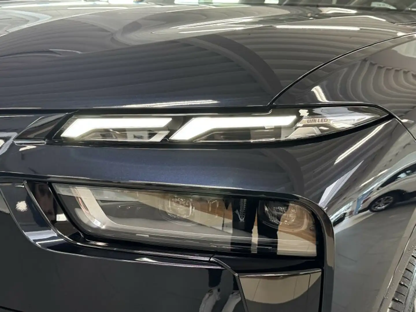 BMW X7 xDrive40d Schwarz - 2