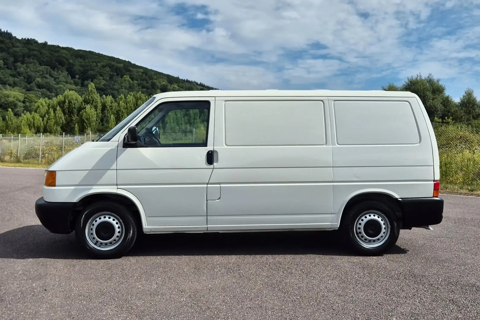 Volkswagen T4 2.5 TDI, 1.Hand, orig 46 tkm, Kühler. Weiß - 2