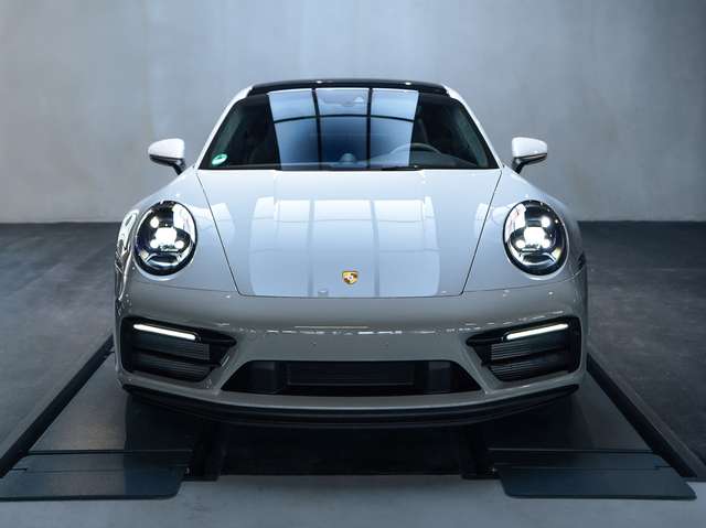 Imagine Porsche 992 GTS HA-Lenkung, Vorderwagen abs. Approved Gara.