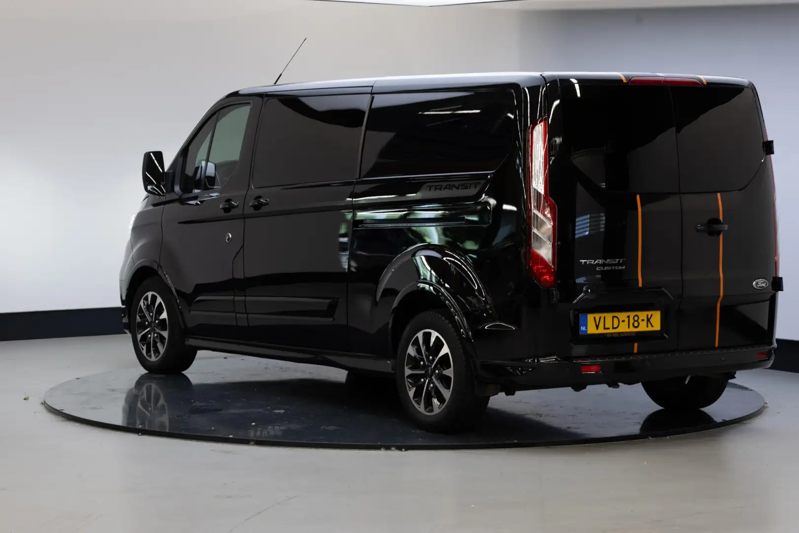 Ford Transit Custom 320 2.0 TDCI L2H1 Sport - 2