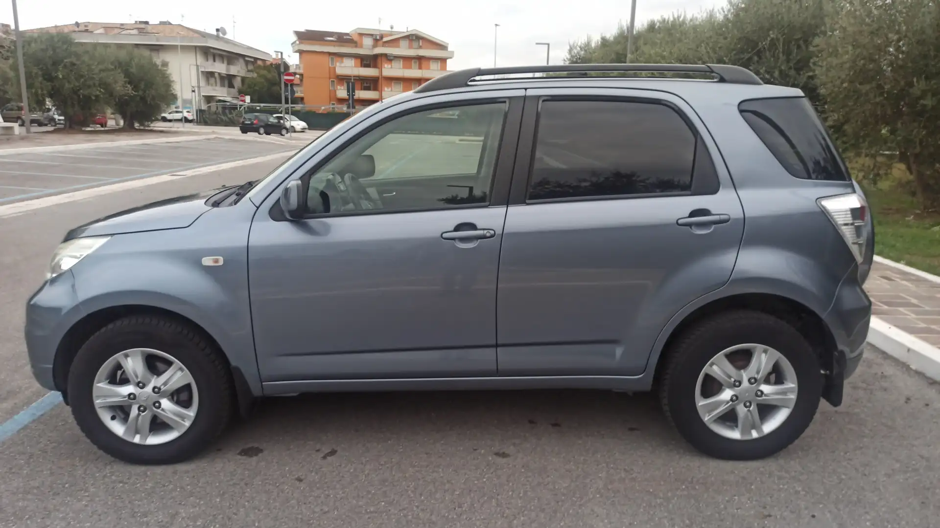 Daihatsu Terios Terios 1.5 SXA greenpowered auto Grau - 2