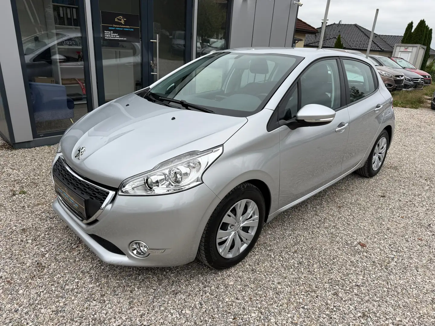 Peugeot 208 Active Grau - 1