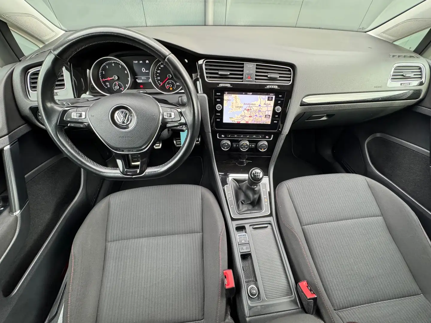 Volkswagen Golf Variant 1.0 TSI 110pk Comfortline * Navigatie * Stoelverwa Grijs - 2