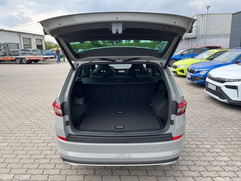 Skoda Kodiaq SPORTLINE 1.5TSI DSG AHK ACC NAVI LED — photo 9