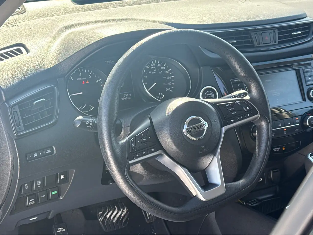 Nissan Rogue снимка Nissan Rogue