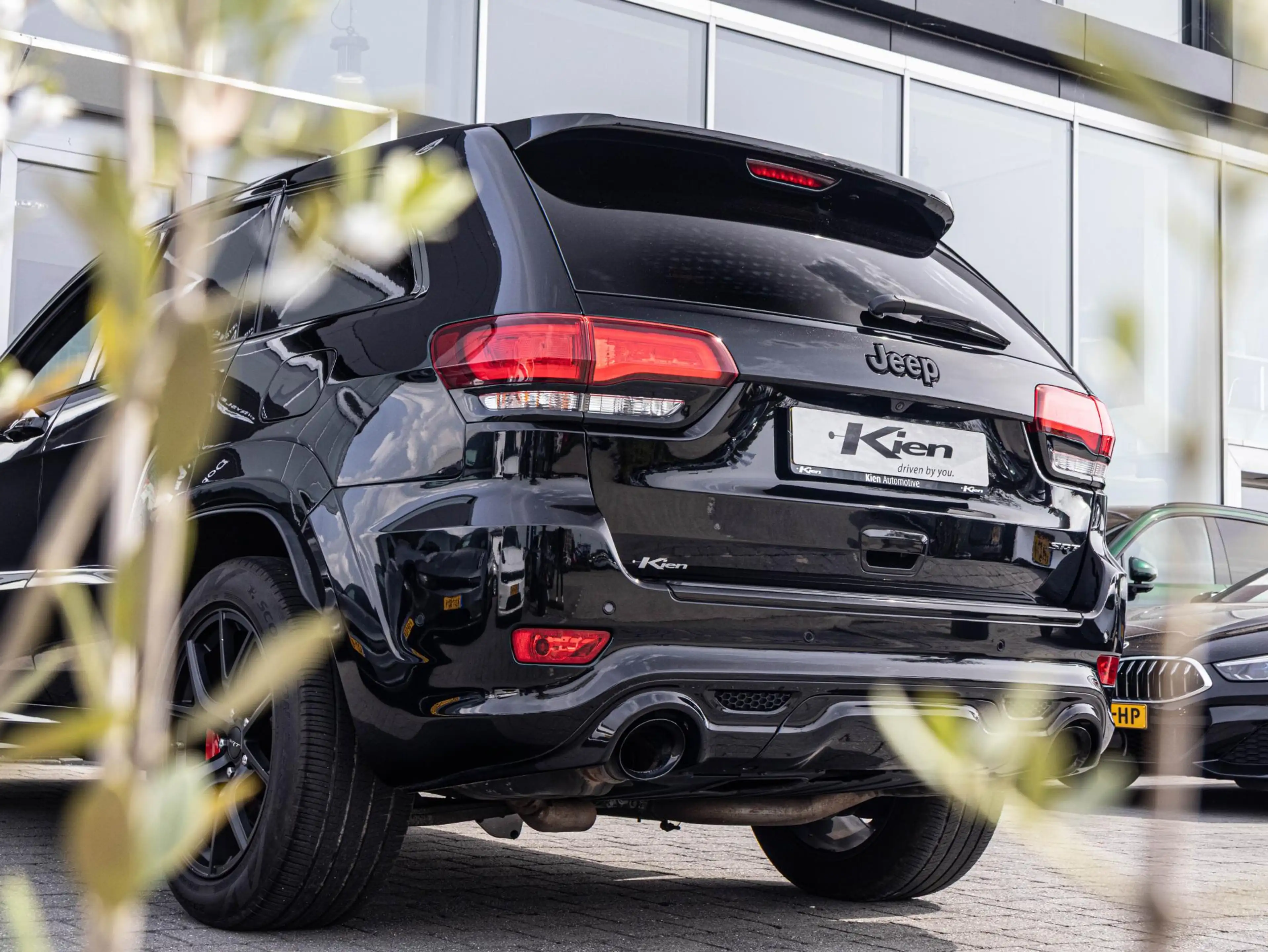 Jeep Grand Cherokee 6.4 V8 SRT8 | LPG | Grijs-kenteken | Leder | Navi — photo 4