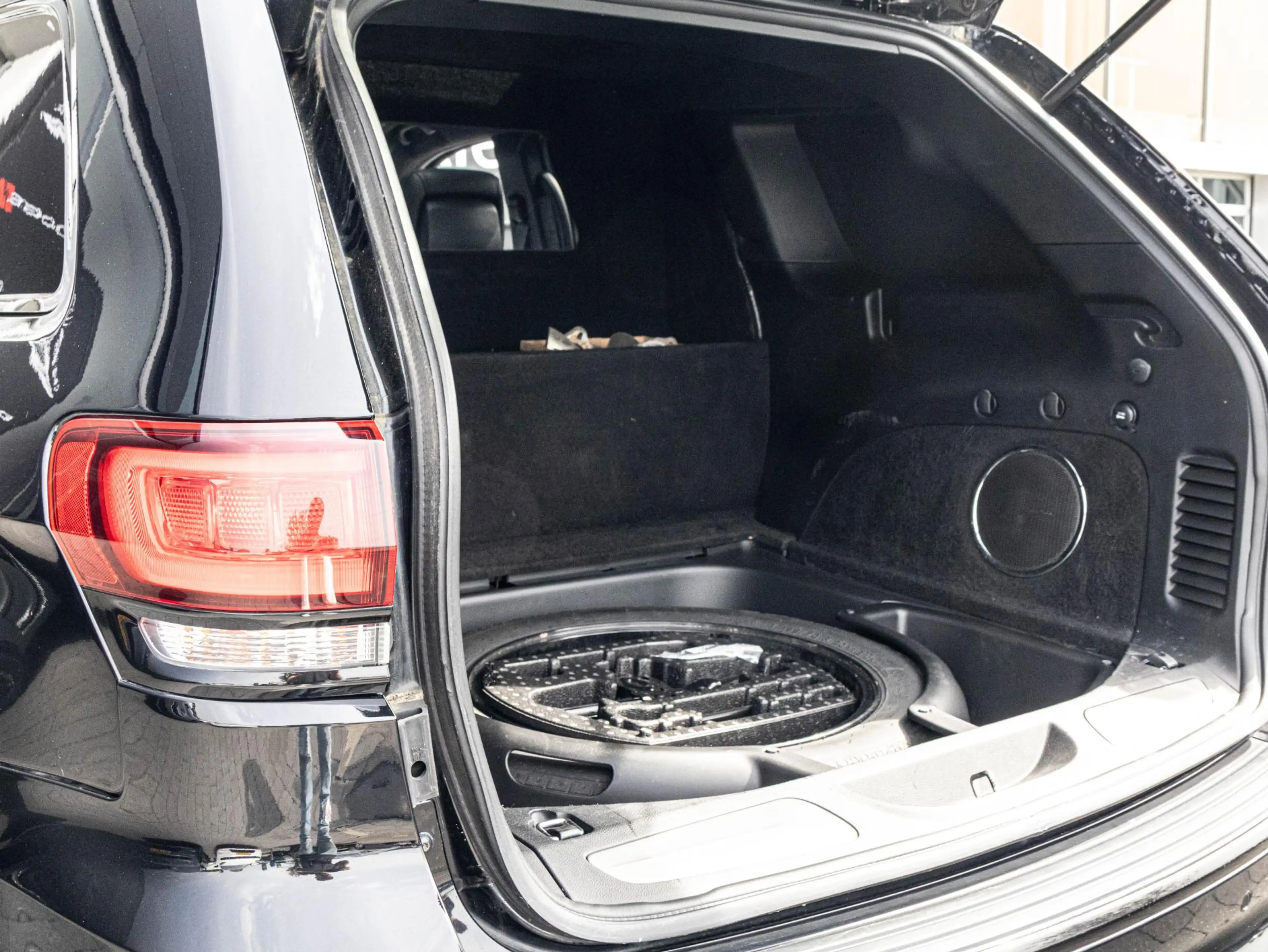 Jeep Grand Cherokee 6.4 V8 SRT8 | LPG | Grijs-kenteken | Leder | Navi — photo 25