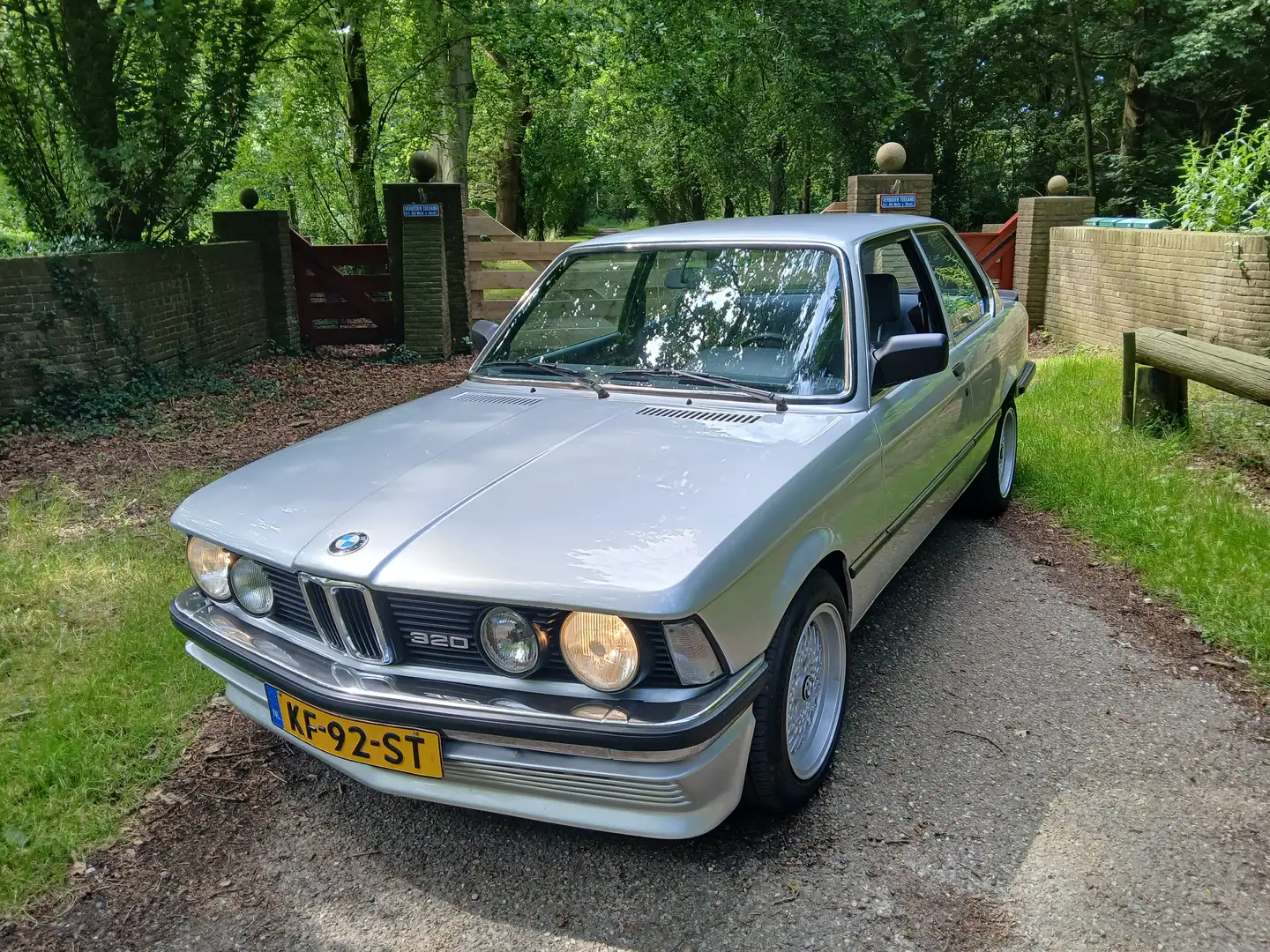 BMW 320 320 e21 Argintiu - 1