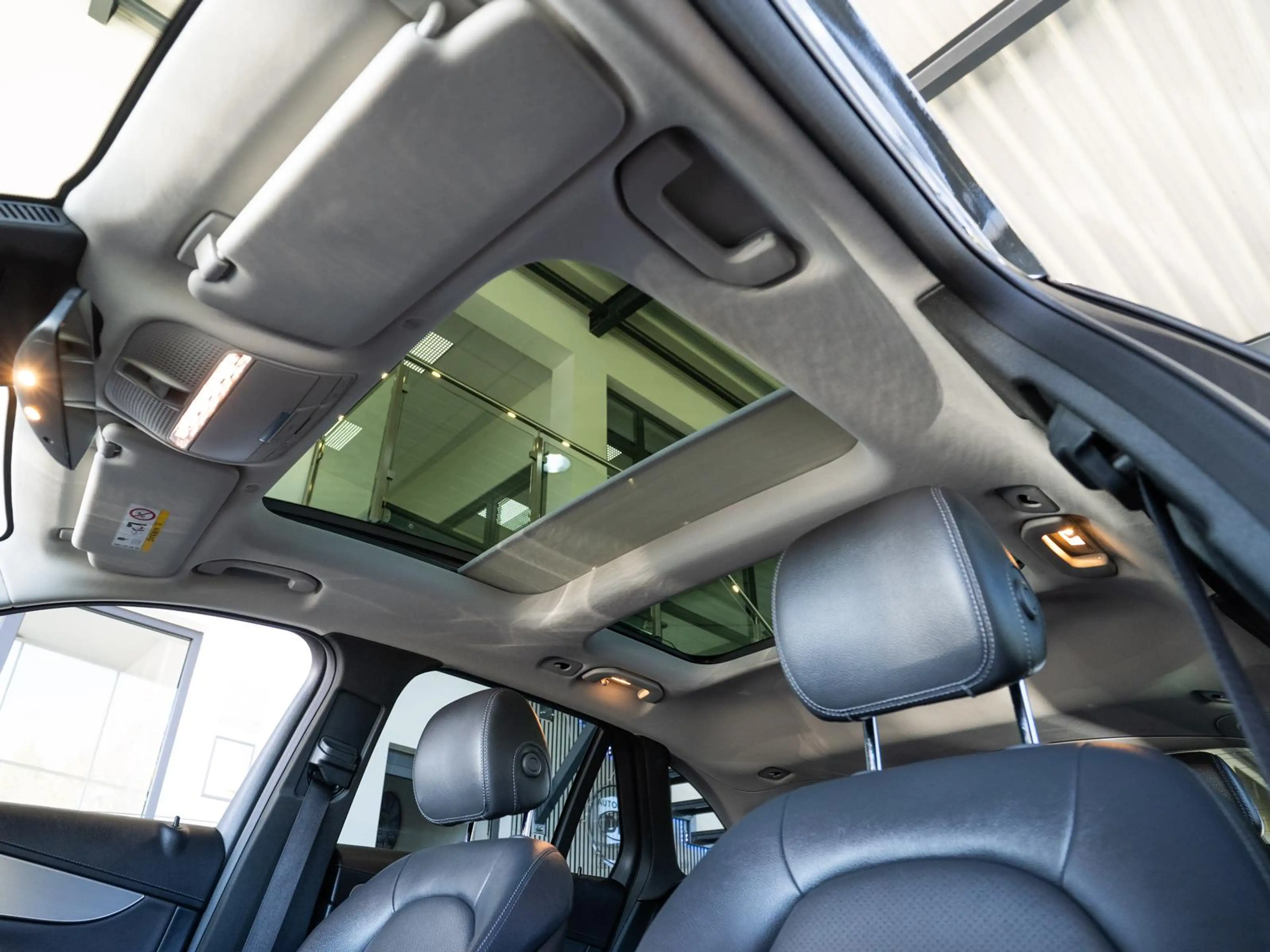 Mercedes-Benz GLC 300 e 4Matic *PANO*DISTR*AHK*MEMORY*R-KAMERA — photo 12