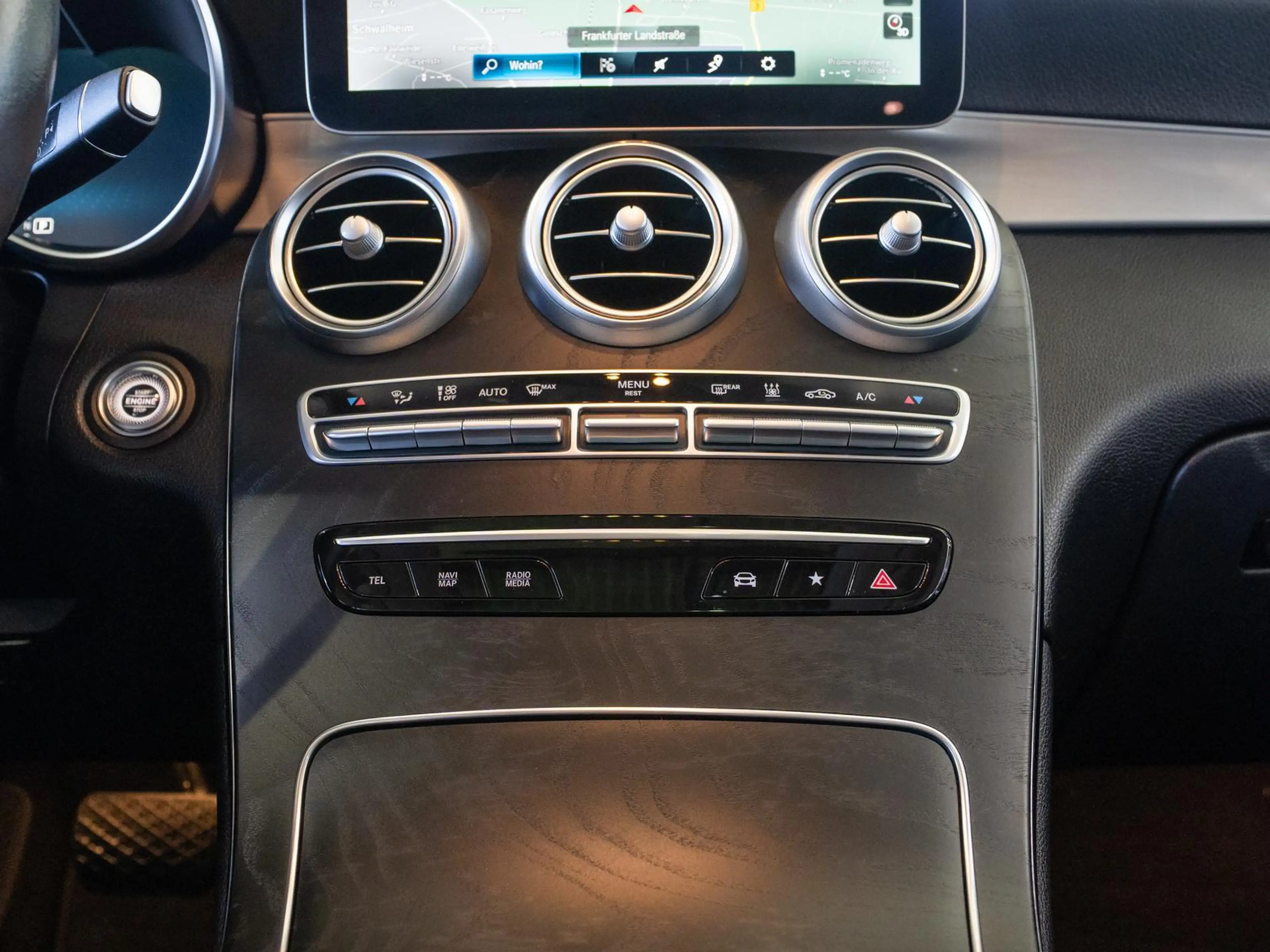 Mercedes-Benz GLC 300 e 4Matic *PANO*DISTR*AHK*MEMORY*R-KAMERA — photo 15