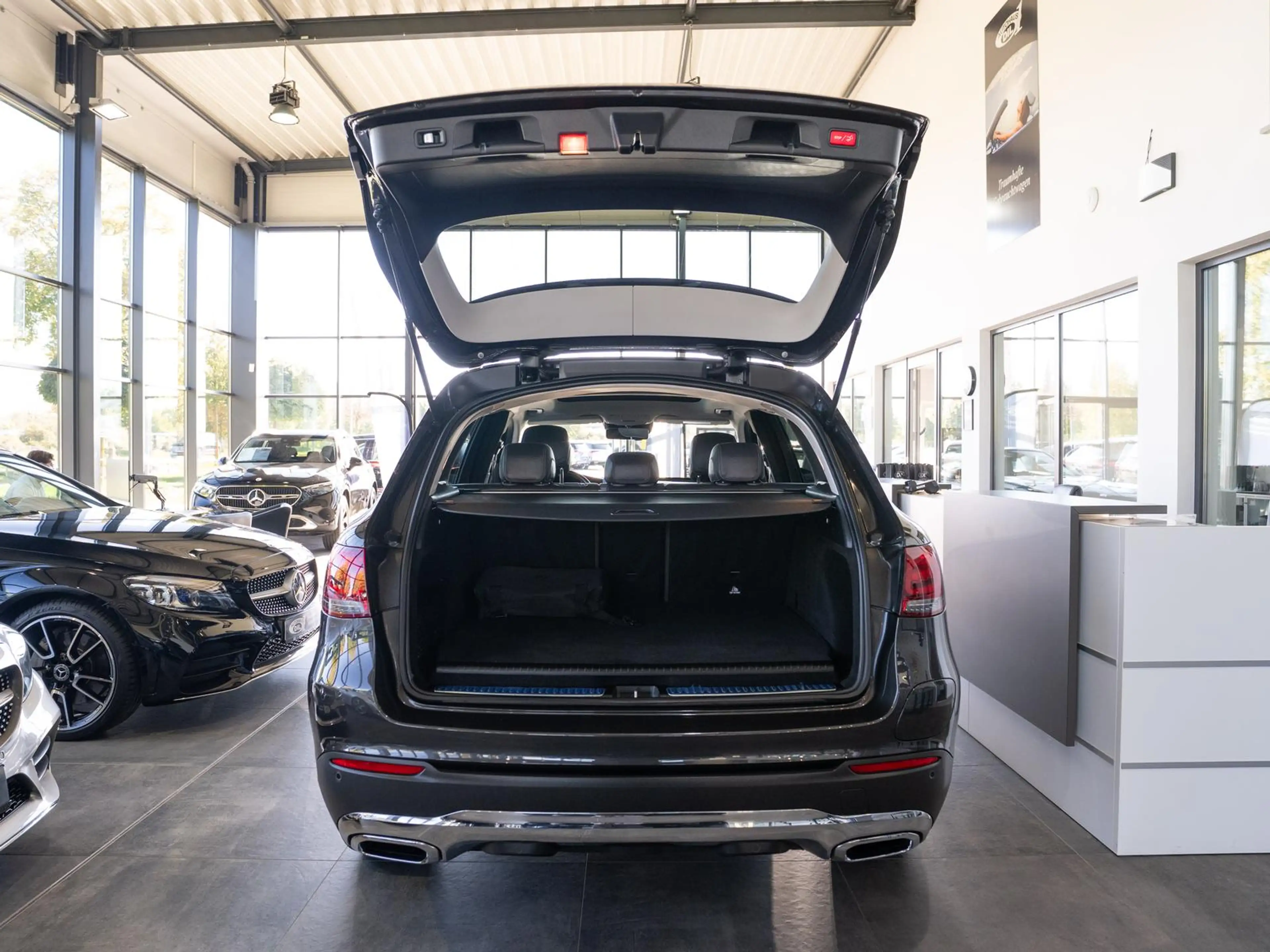 Mercedes-Benz GLC 300 e 4Matic *PANO*DISTR*AHK*MEMORY*R-KAMERA — photo 22