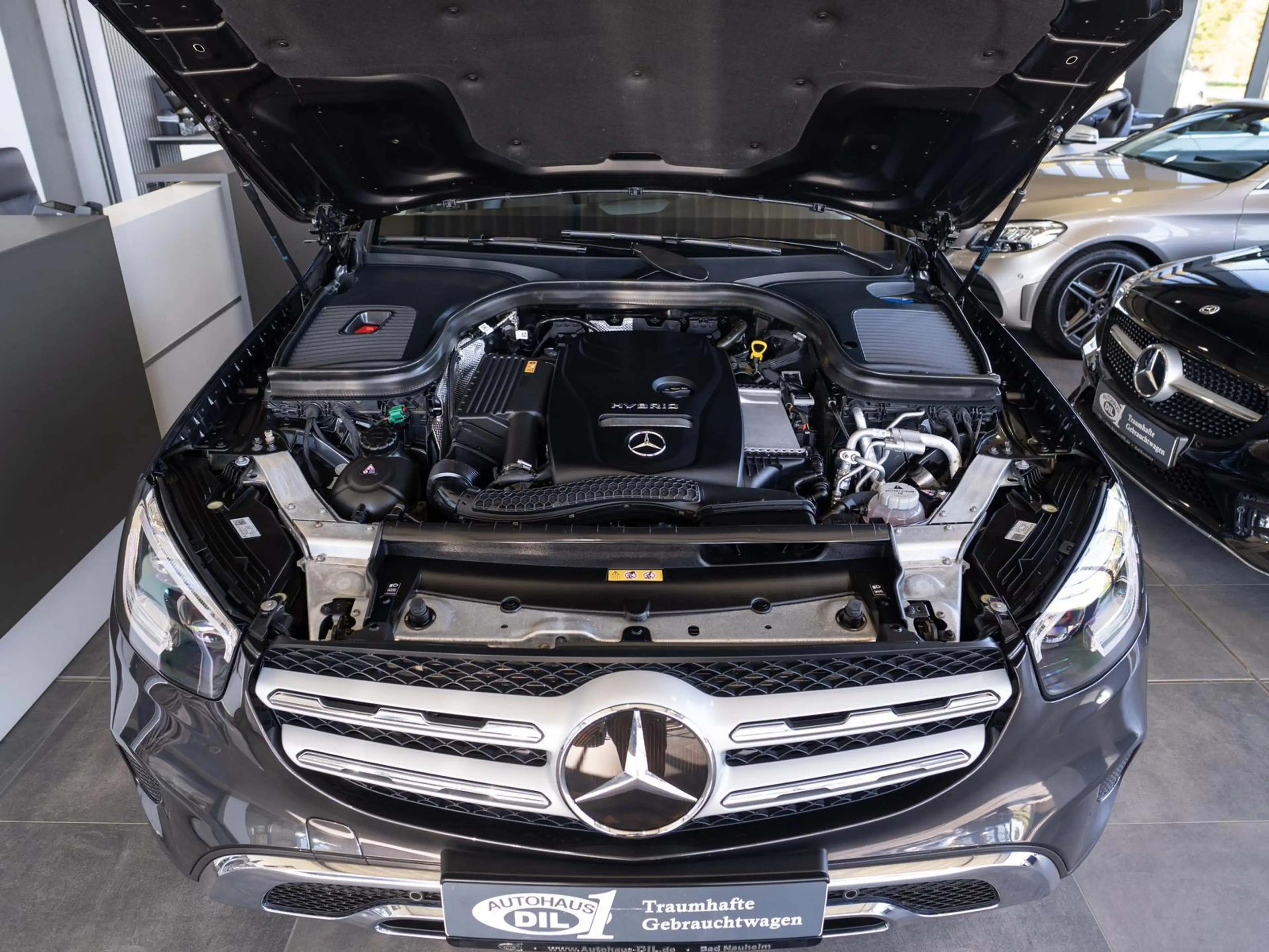 Mercedes-Benz GLC 300 e 4Matic *PANO*DISTR*AHK*MEMORY*R-KAMERA — photo 25