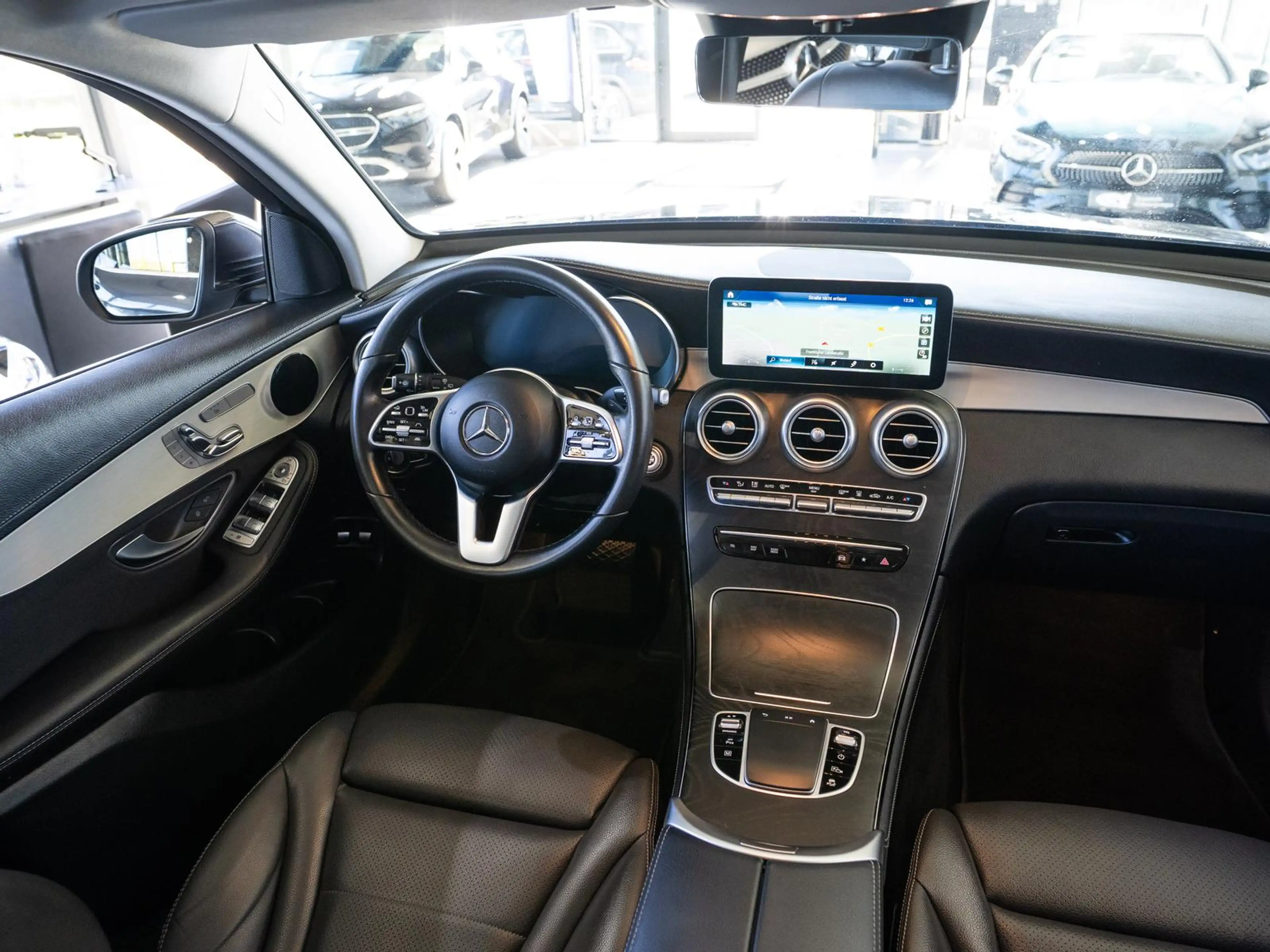 Mercedes-Benz GLC 300 e 4Matic *PANO*DISTR*AHK*MEMORY*R-KAMERA — photo 19