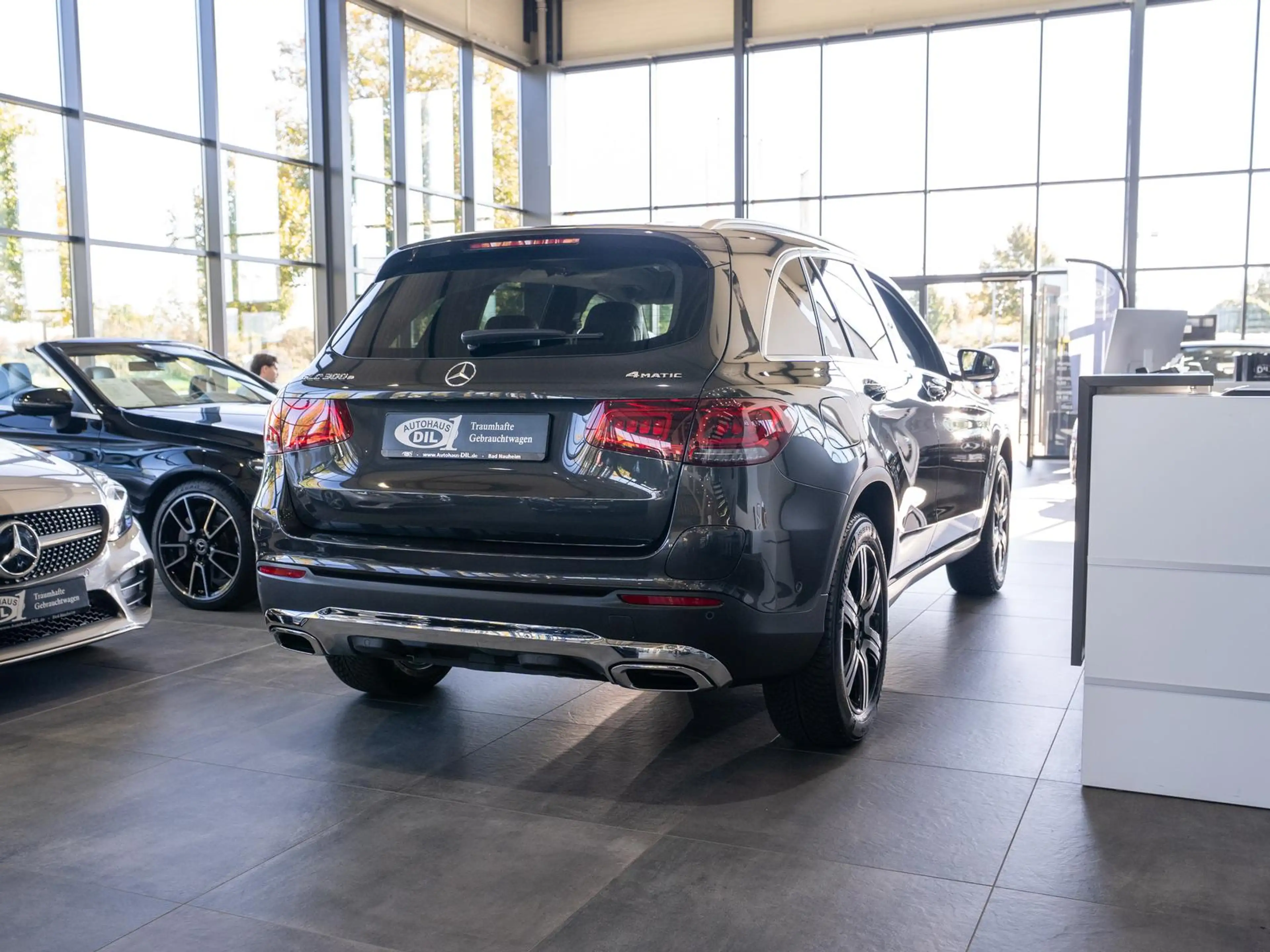 Mercedes-Benz GLC 300 e 4Matic *PANO*DISTR*AHK*MEMORY*R-KAMERA — photo 6