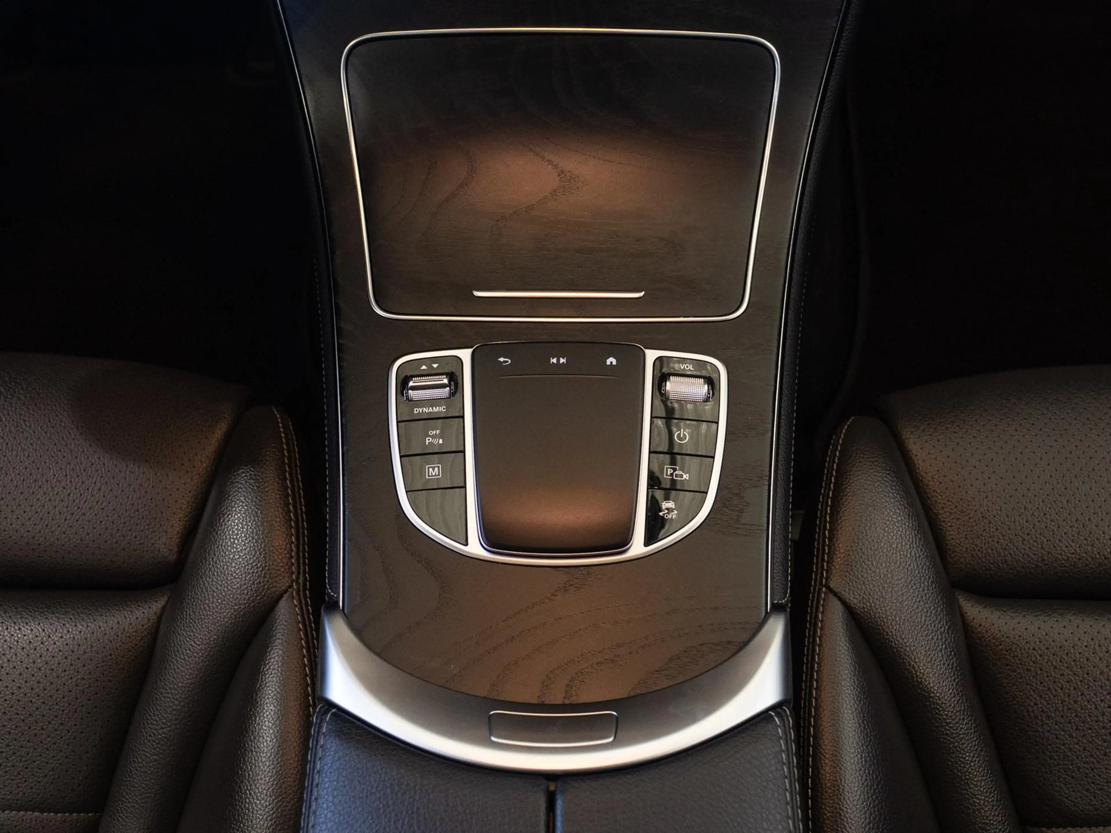 Mercedes-Benz GLC 300 e 4Matic *PANO*DISTR*AHK*MEMORY*R-KAMERA — photo 16