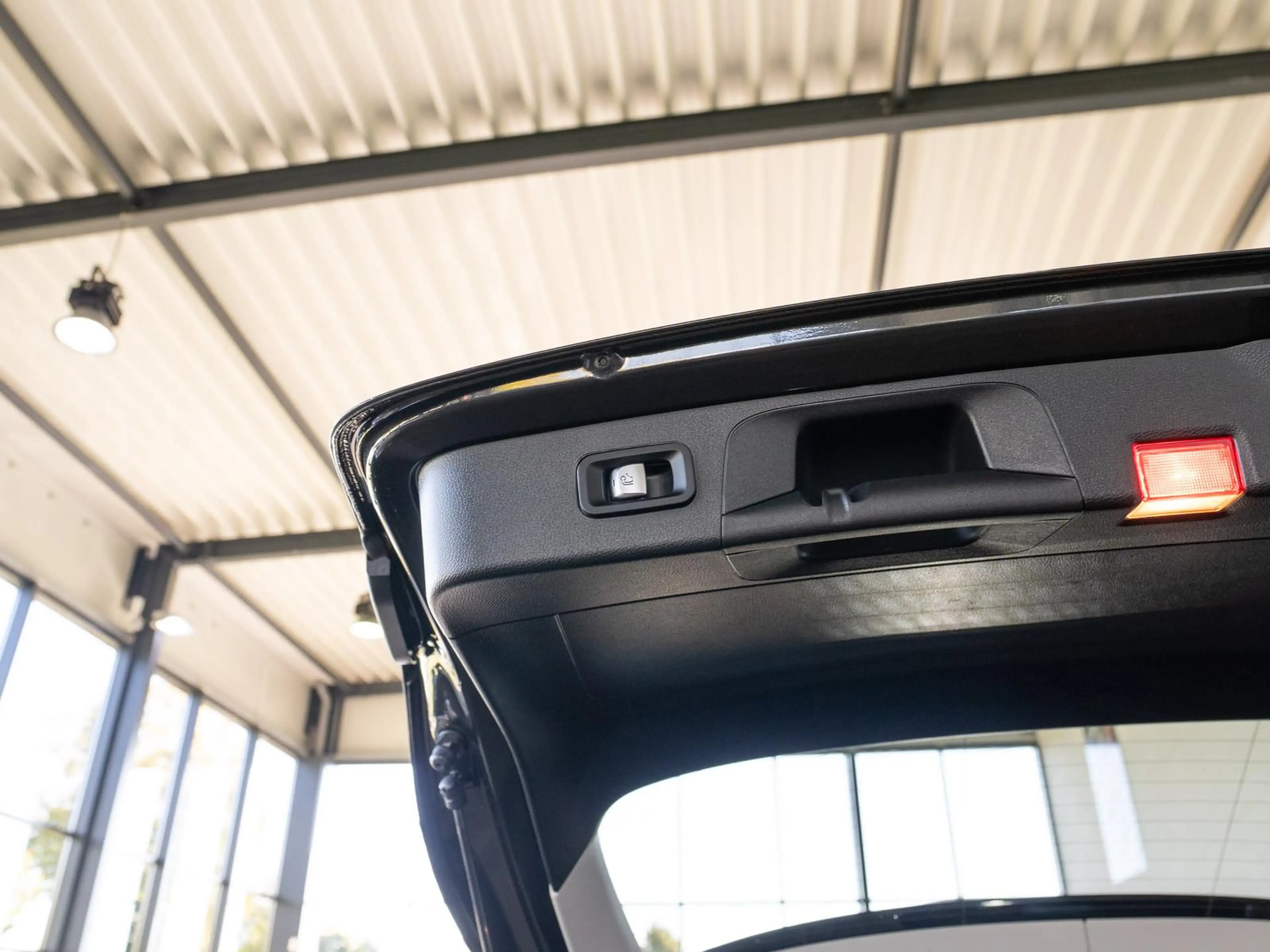 Mercedes-Benz GLC 300 e 4Matic *PANO*DISTR*AHK*MEMORY*R-KAMERA — photo 24
