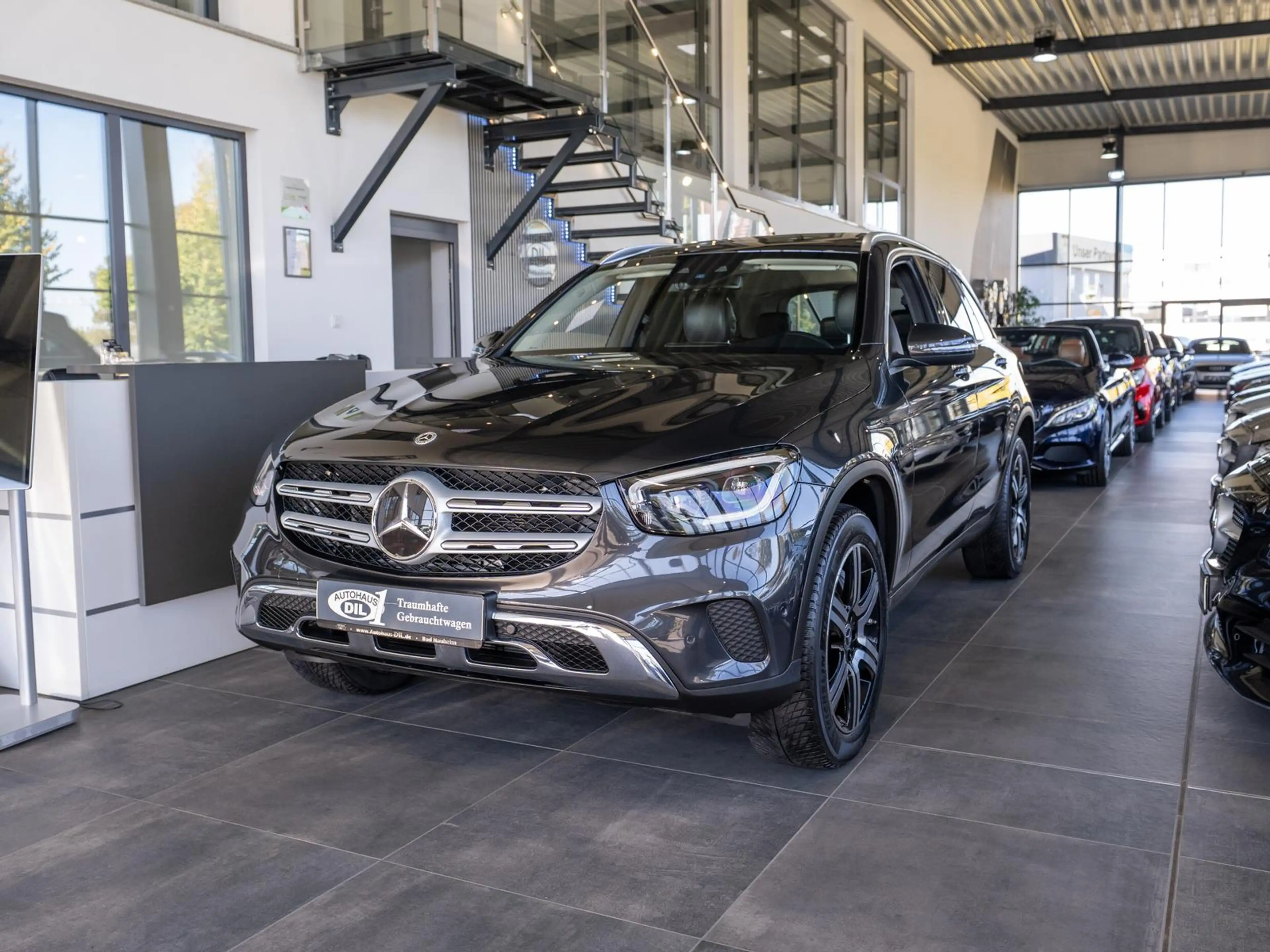 Mercedes-Benz GLC 300 e 4Matic *PANO*DISTR*AHK*MEMORY*R-KAMERA — photo 3