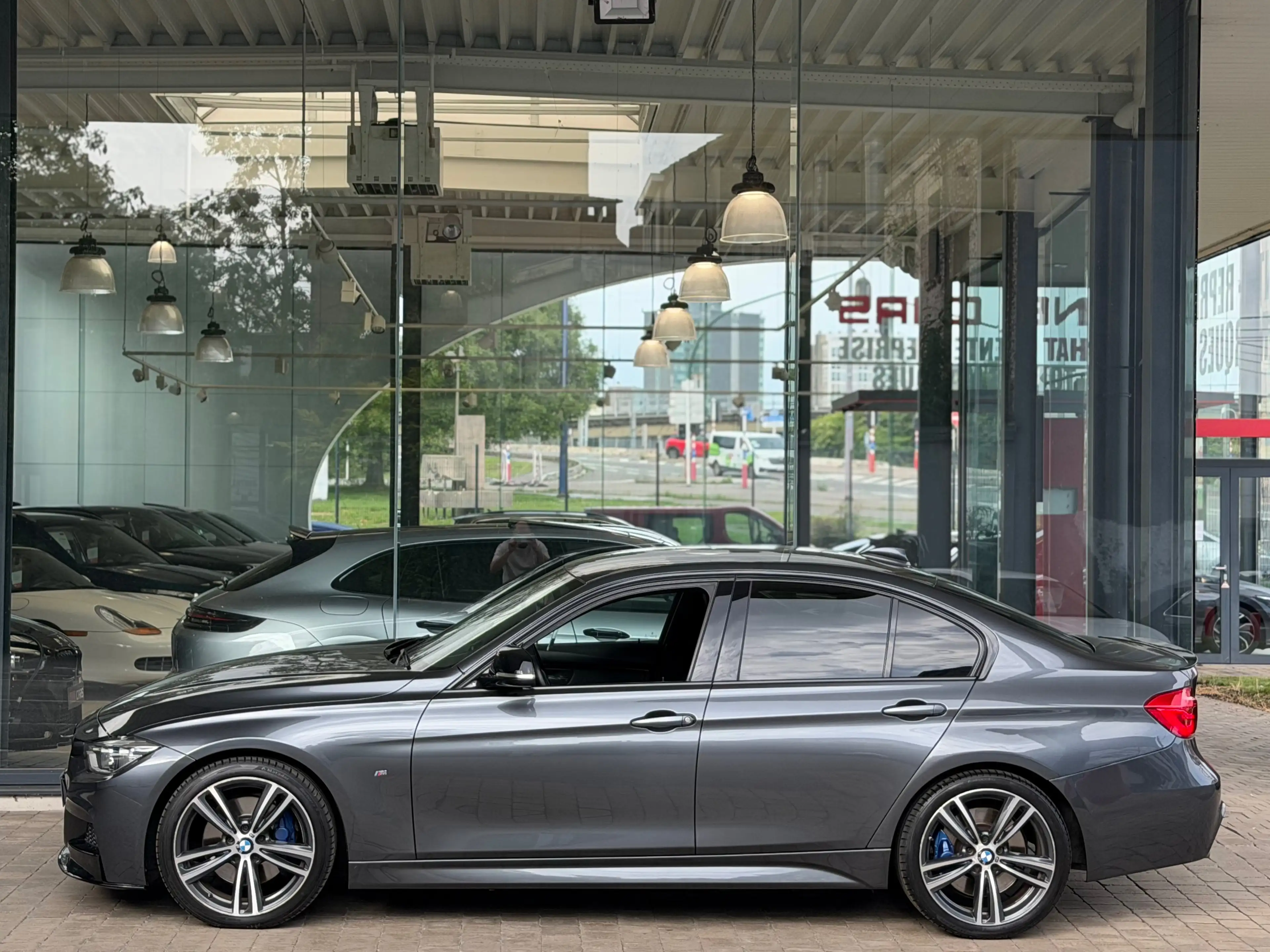 BMW 316 d "PACK-M Performance" BIXENON-CUIR-GPS-CLIM-JA19P-GAR 1AN — photo 7