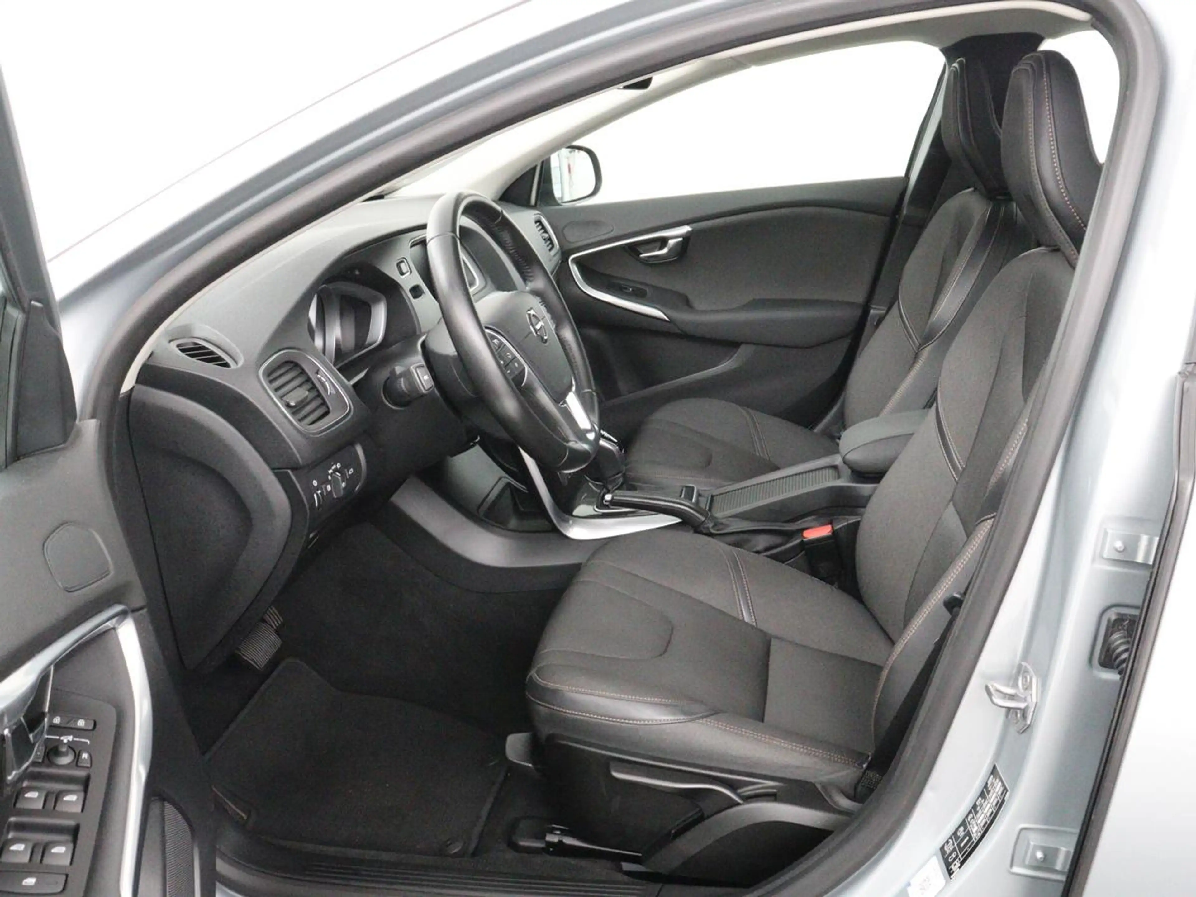Volvo V40 Cross Country 1.5 T3 Edition+ | Trekhaak | Navigatie | Stoelverw — photo 4