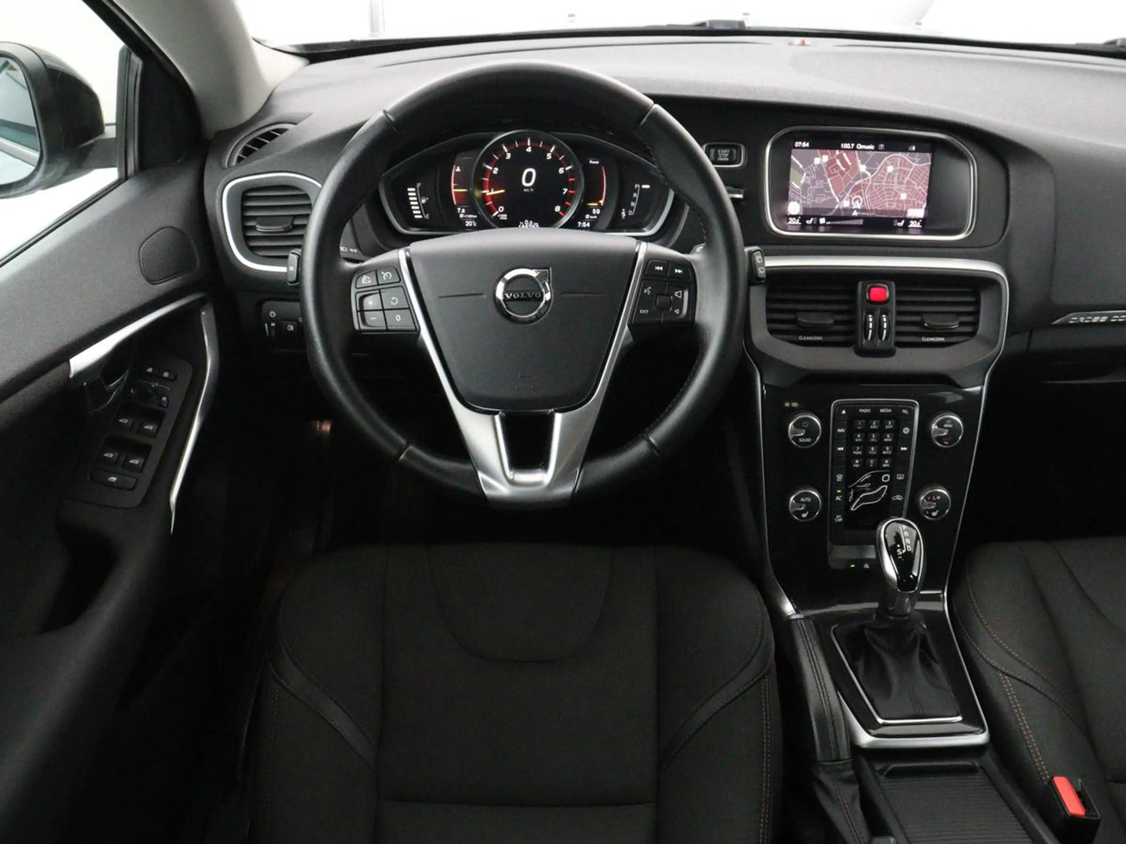 Volvo V40 Cross Country 1.5 T3 Edition+ | Trekhaak | Navigatie | Stoelverw — photo 3