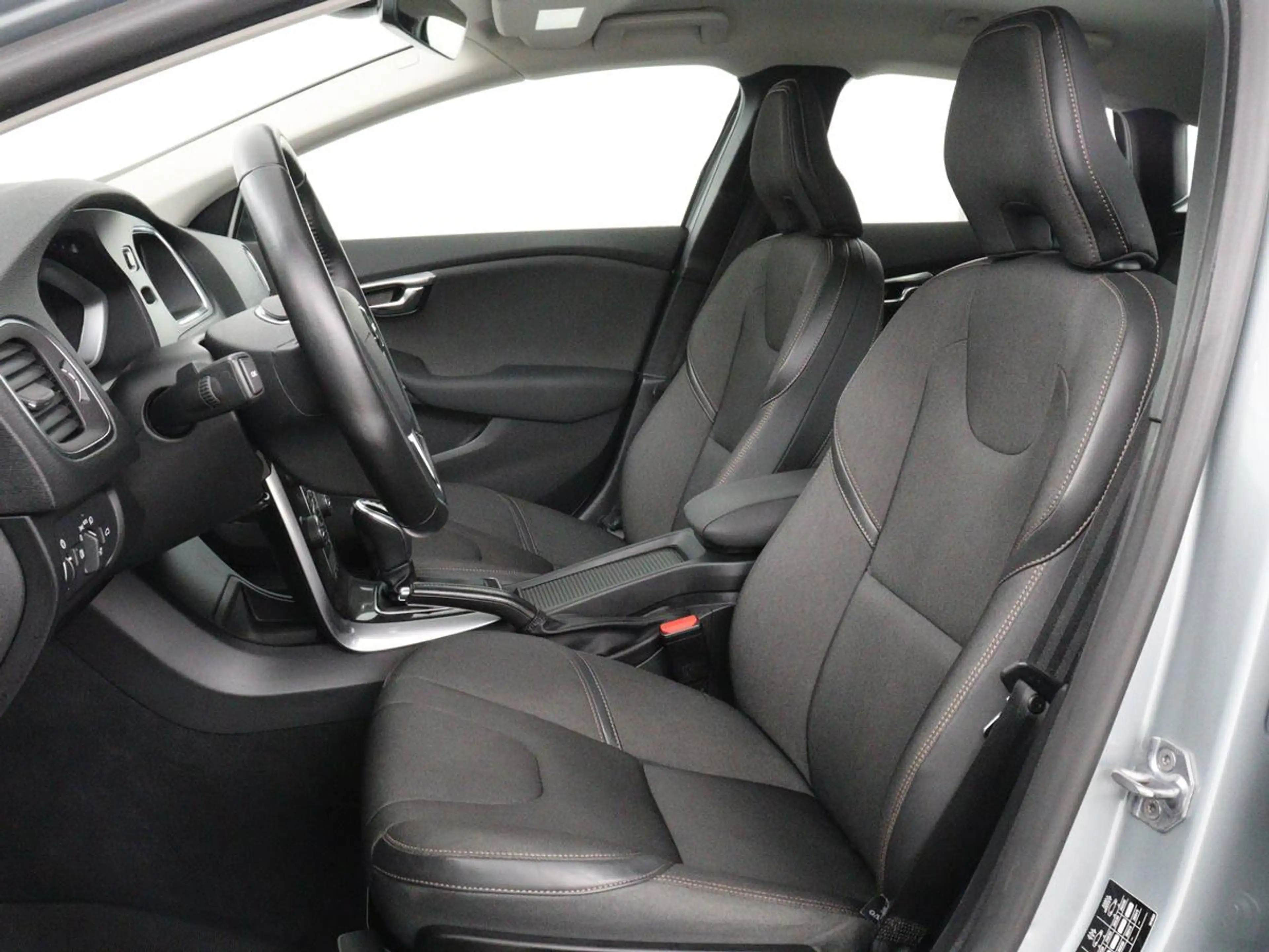 Volvo V40 Cross Country 1.5 T3 Edition+ | Trekhaak | Navigatie | Stoelverw — photo 5