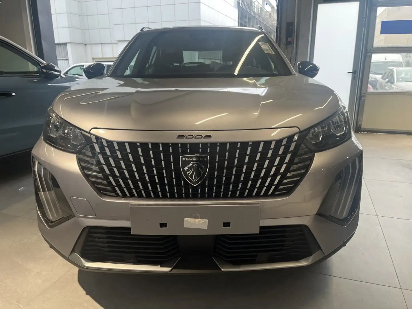 Peugeot 2008 Hybrid Allure eDCS6 145 Gris - 2