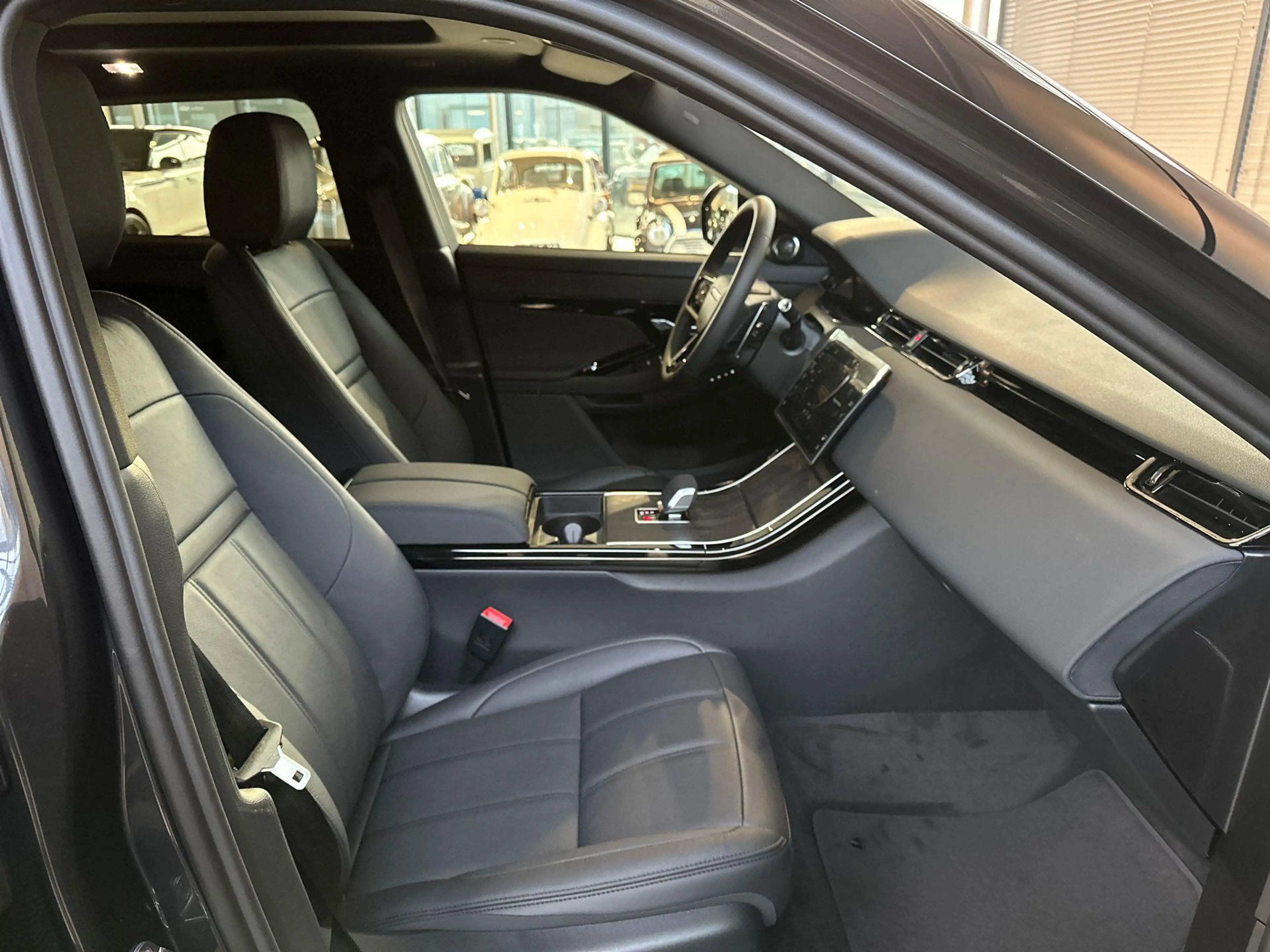 Land Rover Range Rover Evoque P270e AWD DYNAMIC SE -PANO.DAK|20"LM|BLACK PACK|CO — photo 3
