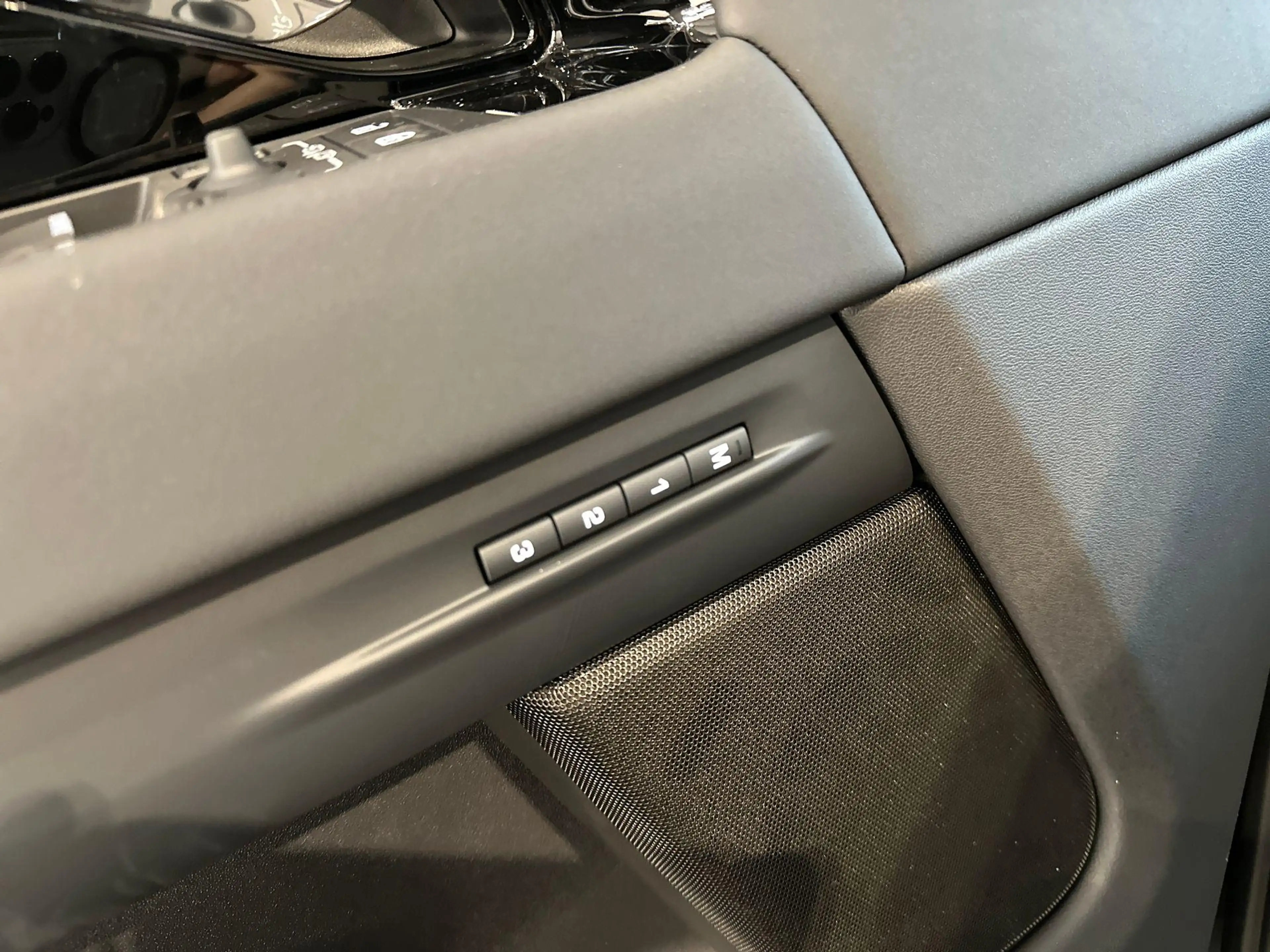 Land Rover Range Rover Evoque P270e AWD DYNAMIC SE -PANO.DAK|20"LM|BLACK PACK|CO — photo 12