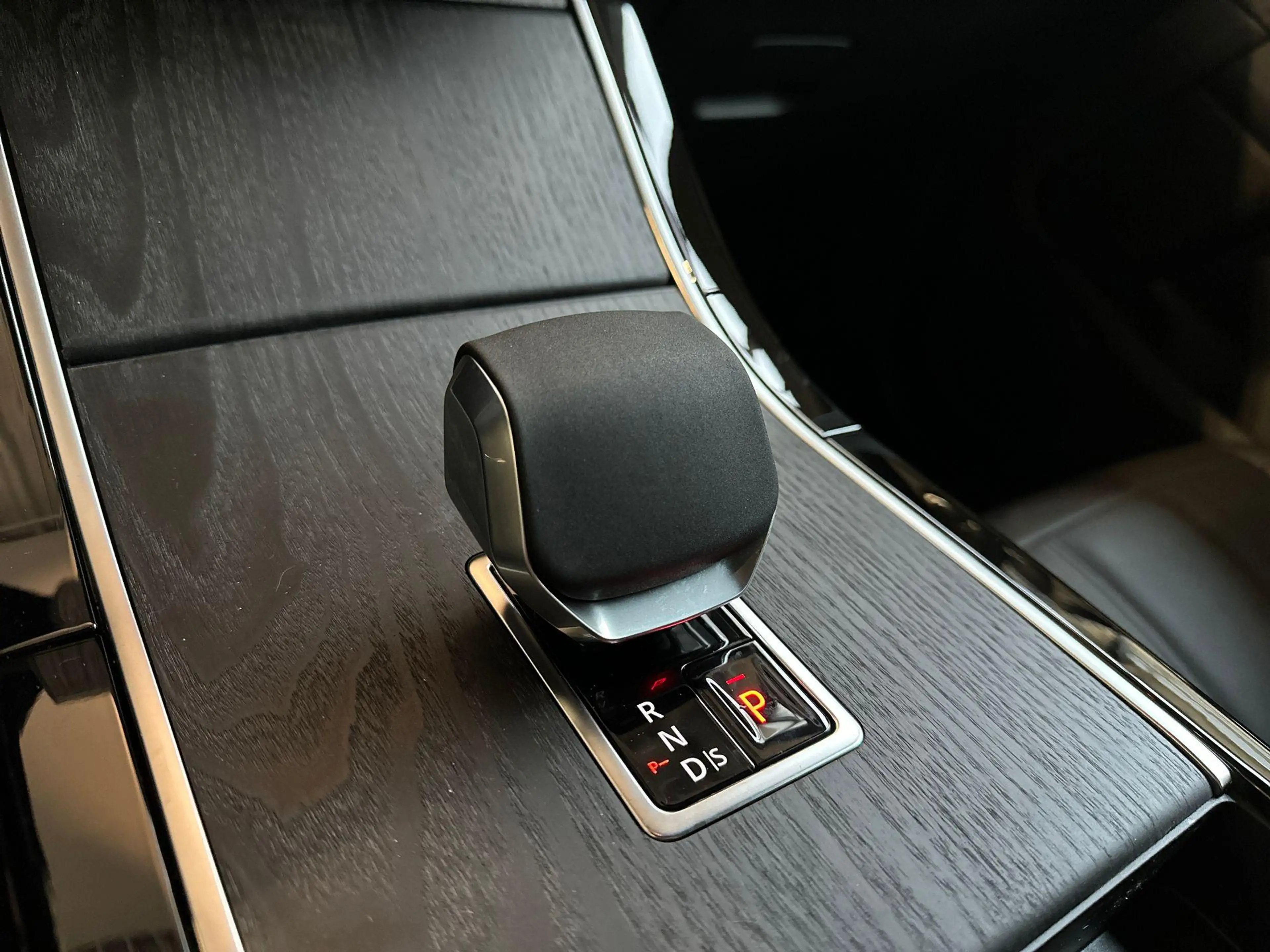 Land Rover Range Rover Evoque P270e AWD DYNAMIC SE -PANO.DAK|20"LM|BLACK PACK|CO — photo 16
