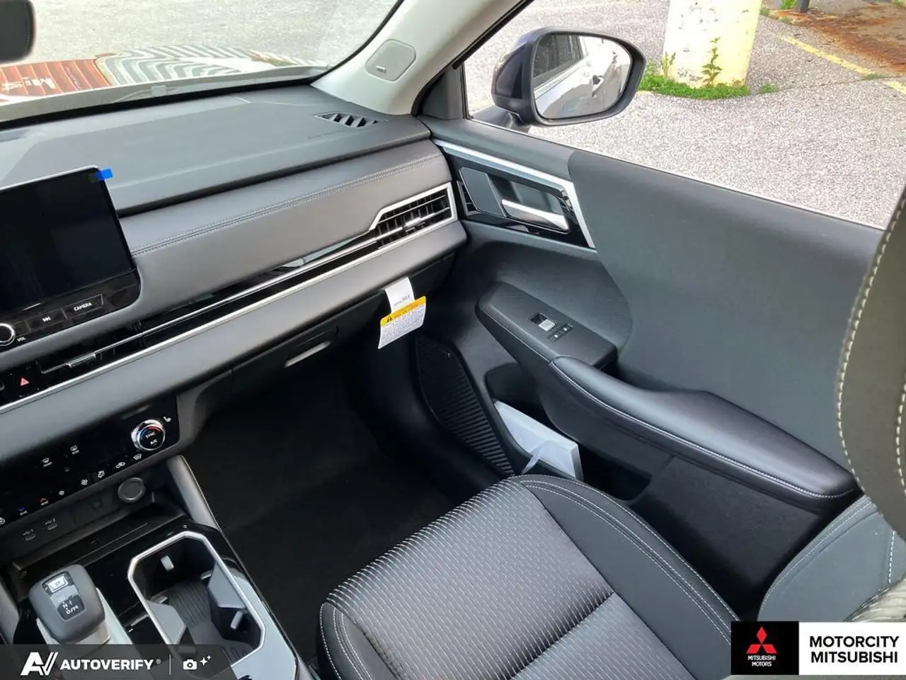 Mitsubishi Outlander снимка Mitsubishi Outlander
