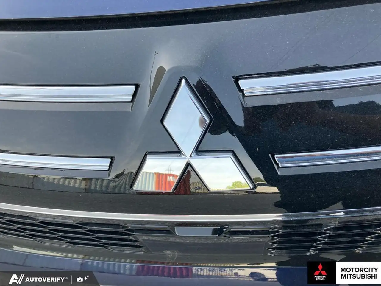 Mitsubishi Outlander снимка Mitsubishi Outlander