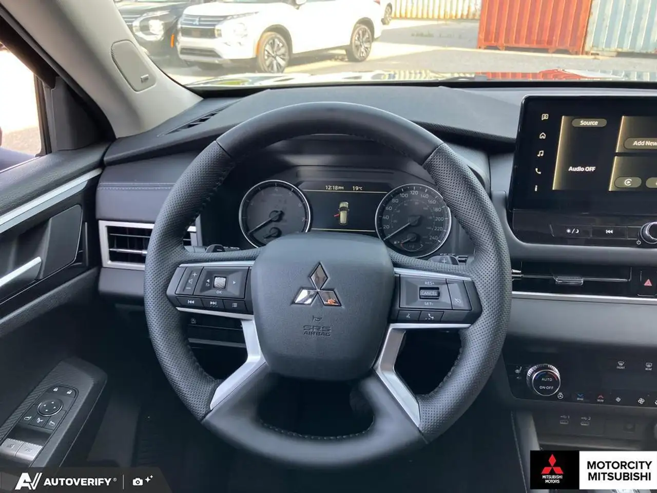 Mitsubishi Outlander снимка Mitsubishi Outlander