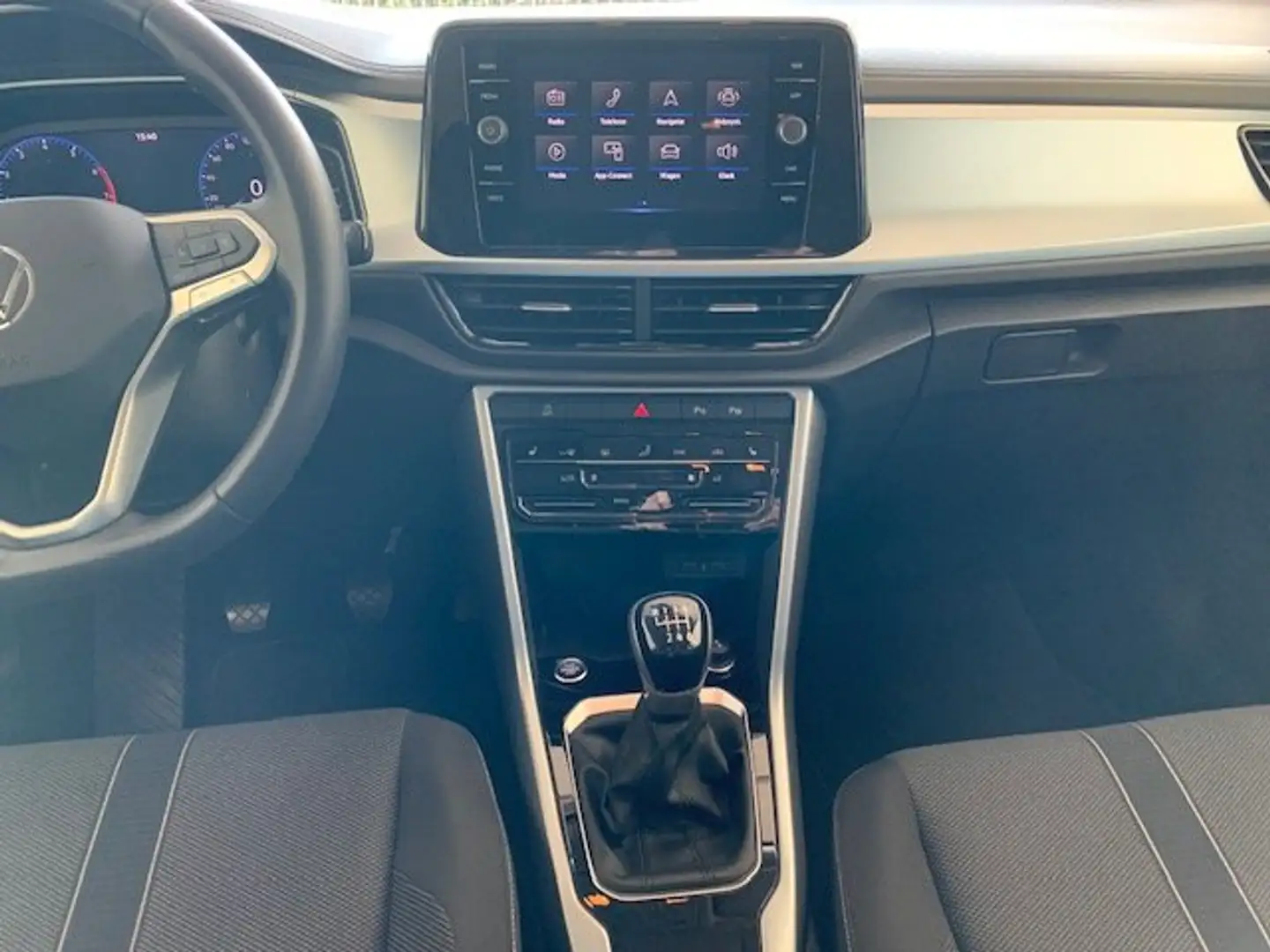 Volkswagen T-Roc 1.5 TSI Life full led app connect dap keyless go Grijs - 2