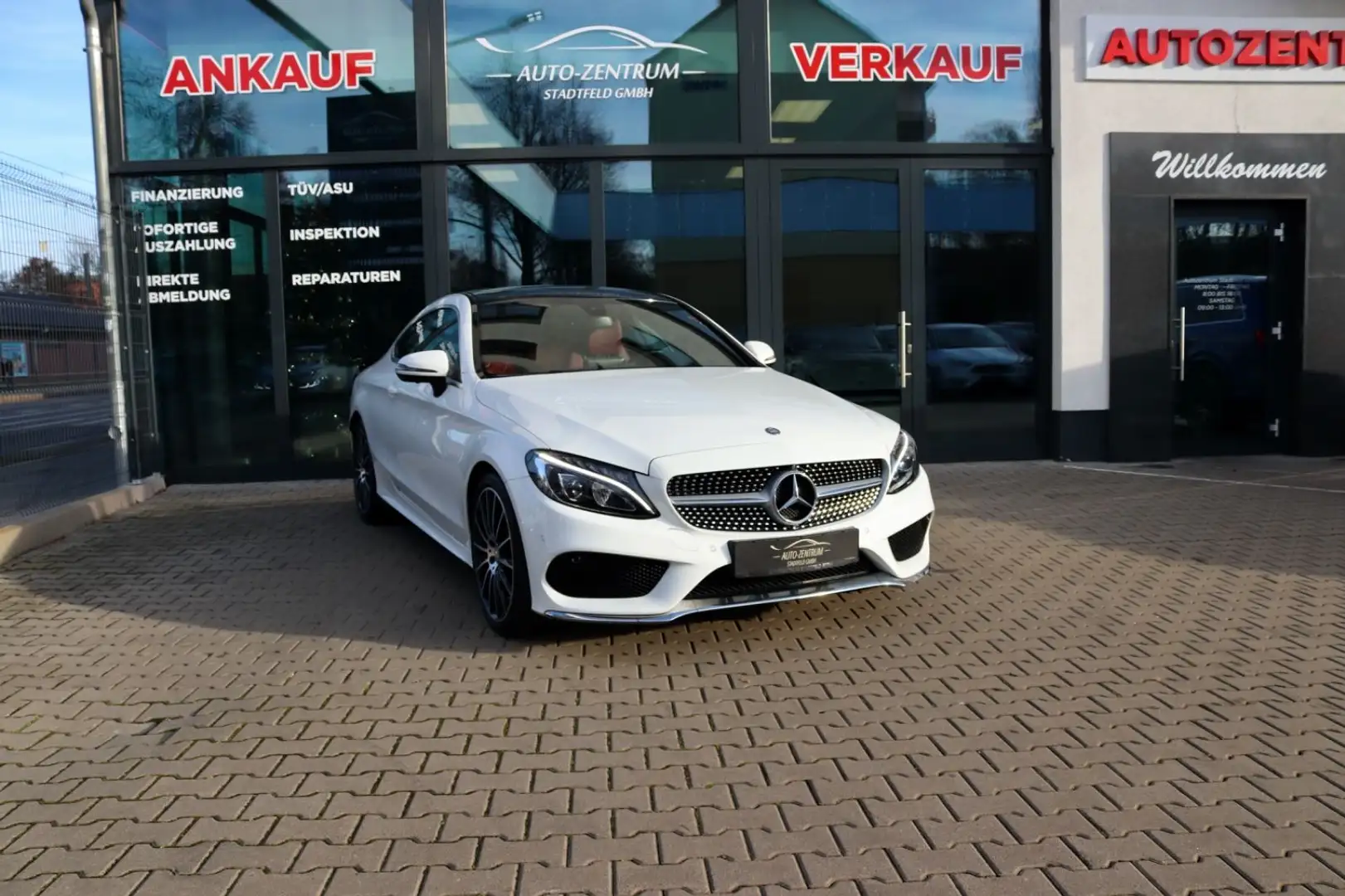 Mercedes-Benz C 220 d Coupe AMG Line Pano 360°-Kamera Leder Weiß - 1