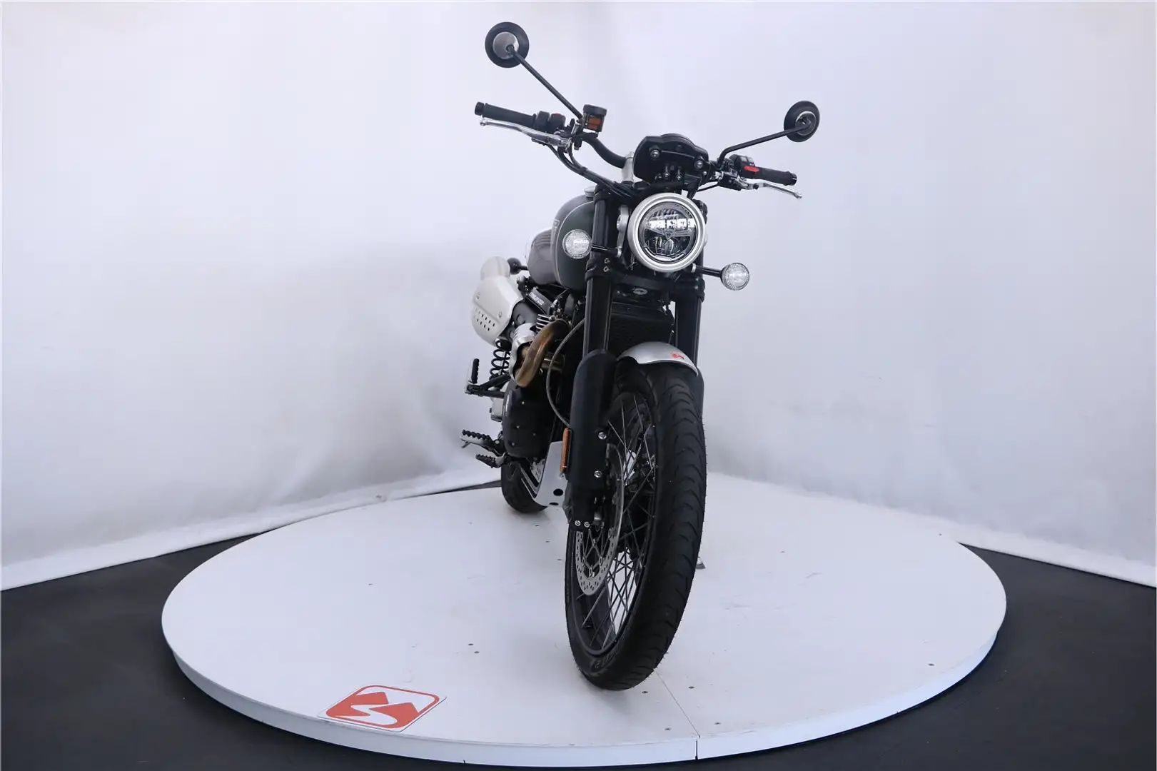 Triumph Scrambler - 2
