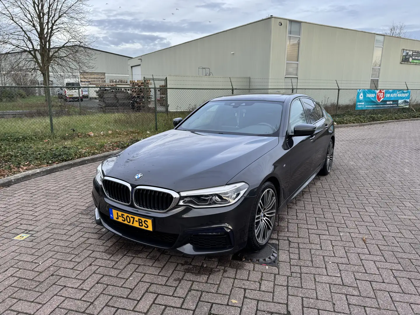 BMW 520 520i High Executive Edition | 184 PK | AUTOMAAT | M-SPORTPAKKET | SCUIF/KANTELDAK | APPLE CARPLAY/ANDROID AUTO | MEMORY | - 1