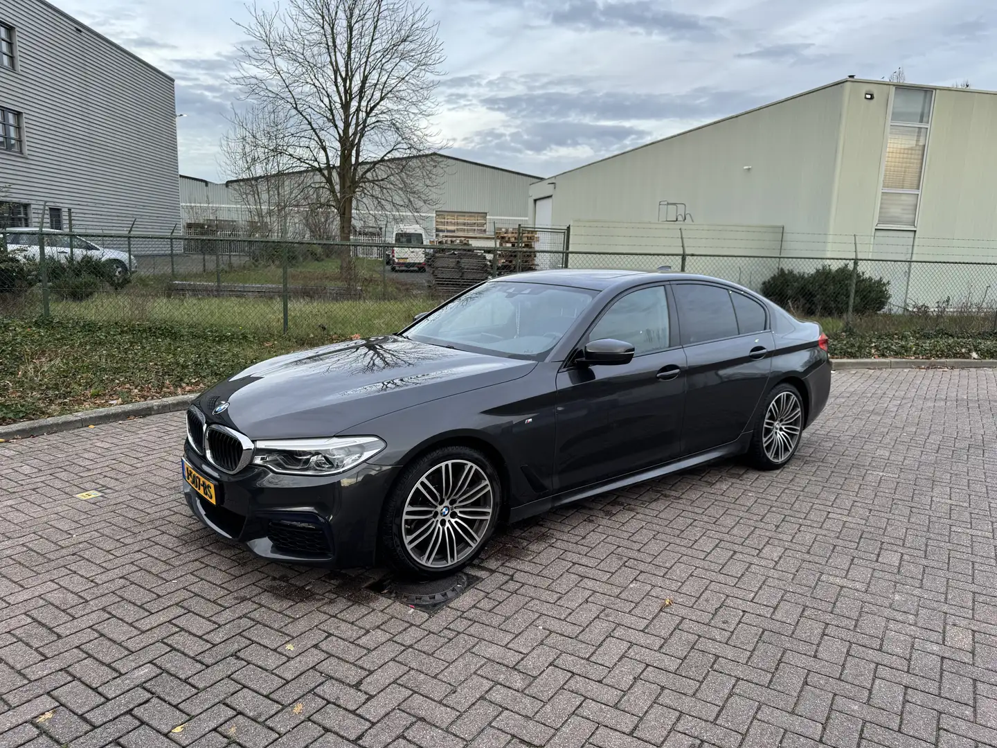 BMW 520 520i High Executive Edition | 184 PK | AUTOMAAT | M-SPORTPAKKET | SCUIF/KANTELDAK | APPLE CARPLAY/ANDROID AUTO | MEMORY | - 2