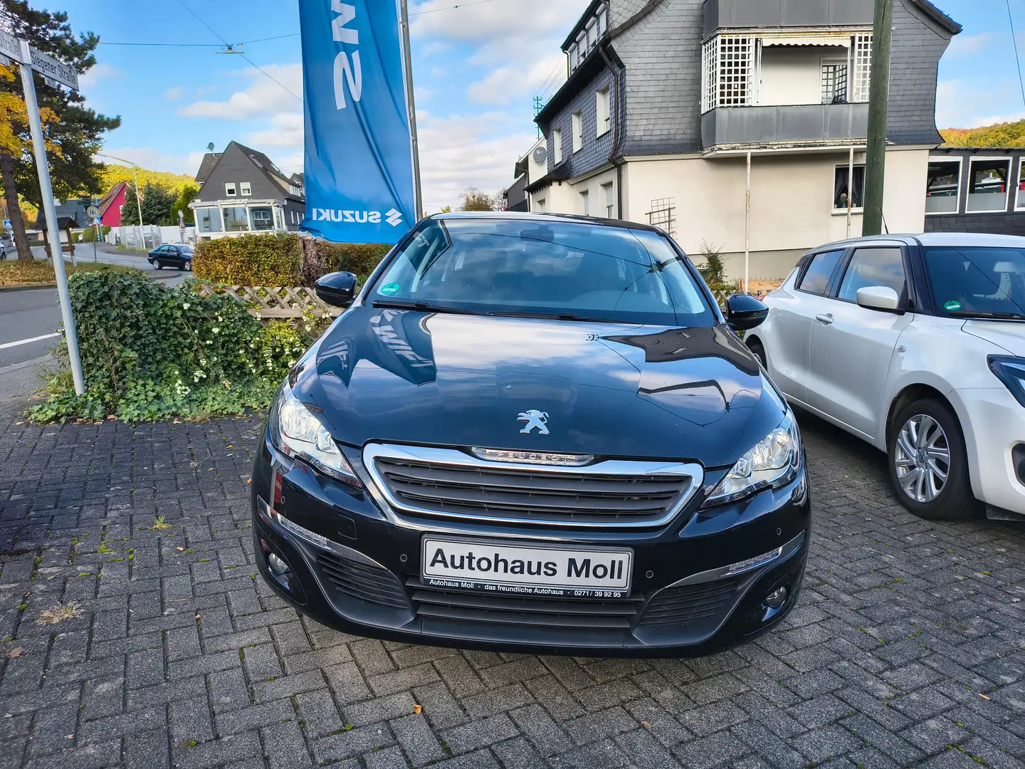 Peugeot 308 Active Schwarz - 2