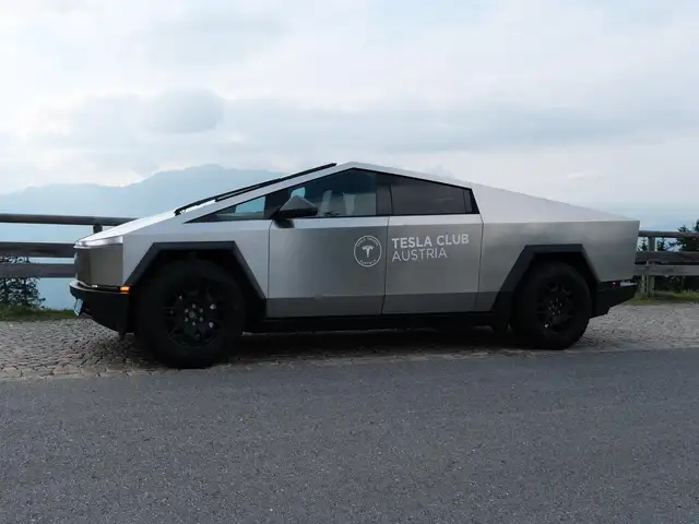 Tesla Cybertruck Cybertruck "foundation series" EU Zulassung