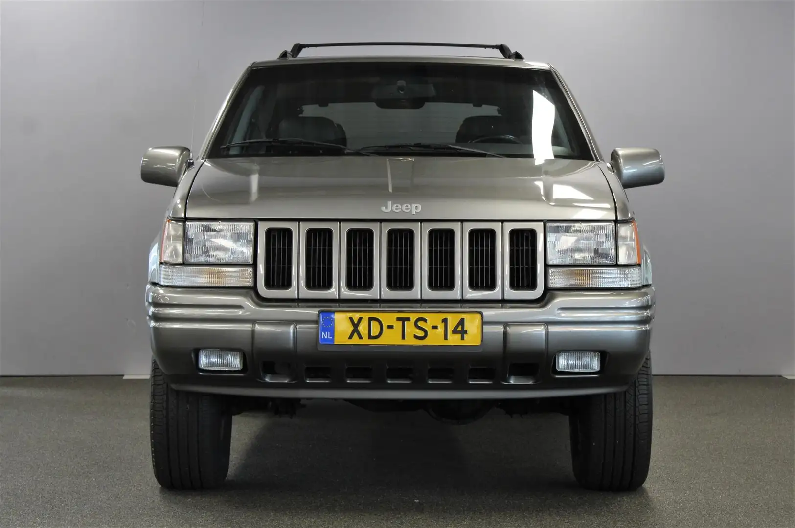 Jeep Grand Cherokee 5.2 V8 LIMITED I Young Timer siva - 2