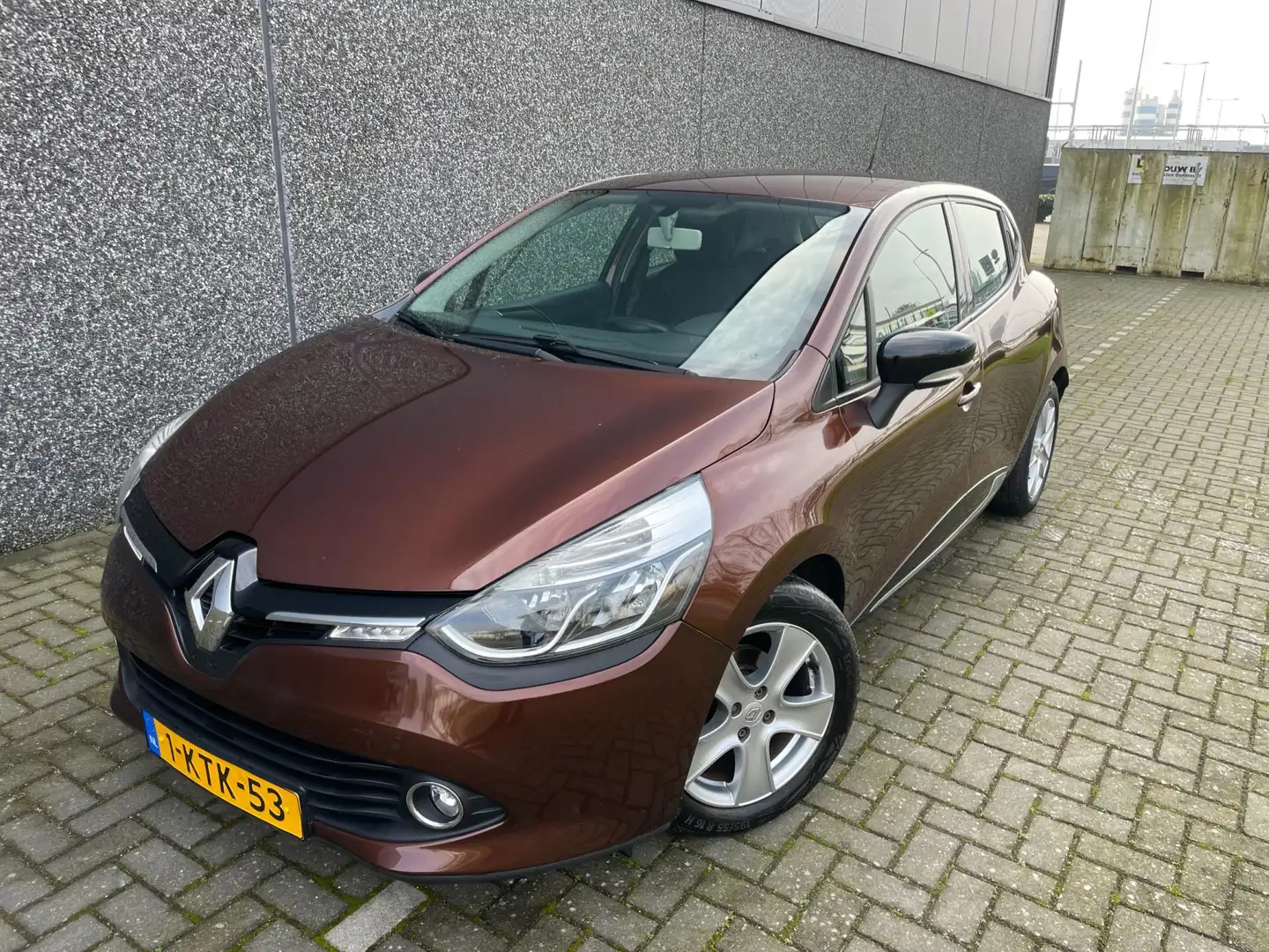 Renault Clio 0.9 TCe Expression/Nieuwe APK en beurt/Weinig km Bruin - 2
