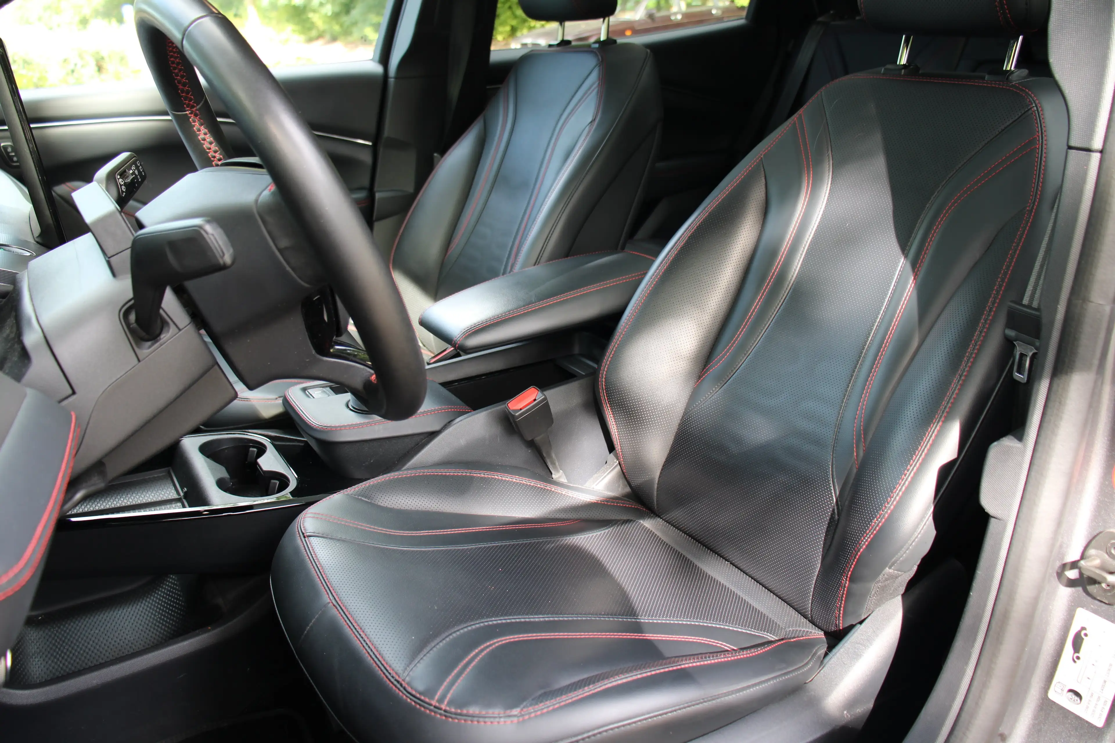 Ford Mustang Mach-E Extended First Edition AWD 98 kWh | NL-AUTO! | 1E — photo 8