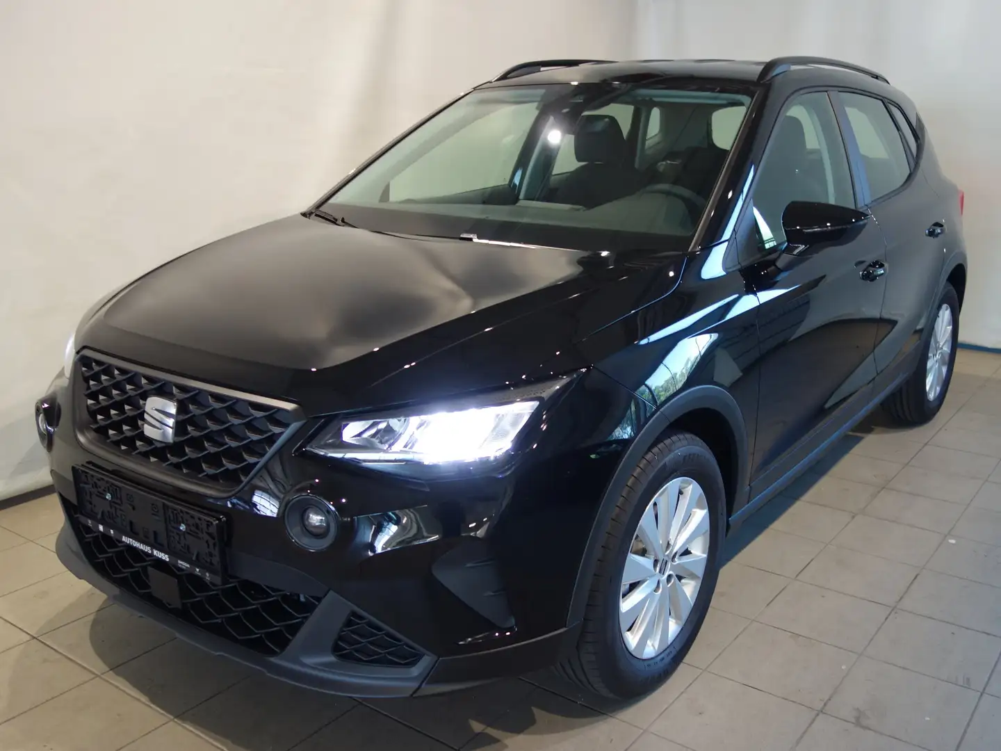 SEAT Arona Reference Edition TSI Zwart - 1
