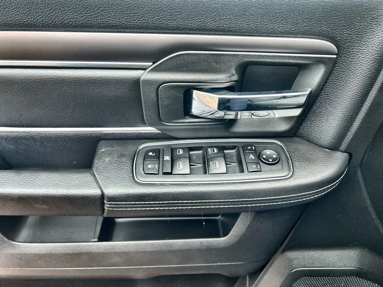 RAM 1500 снимка RAM 1500