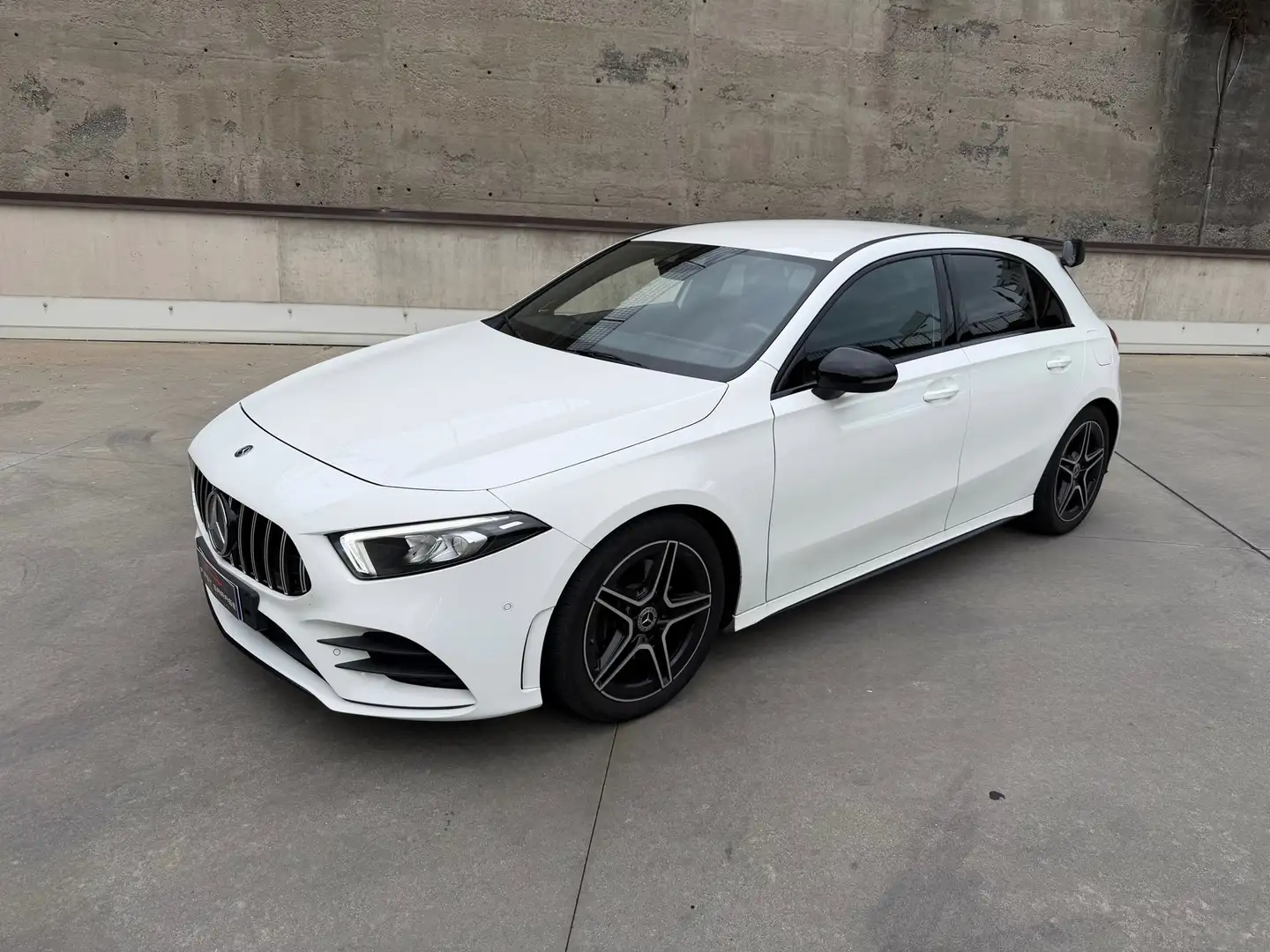 Mercedes-Benz A 220 Premium auto BURMESTER-AERO-LED Wit - 2