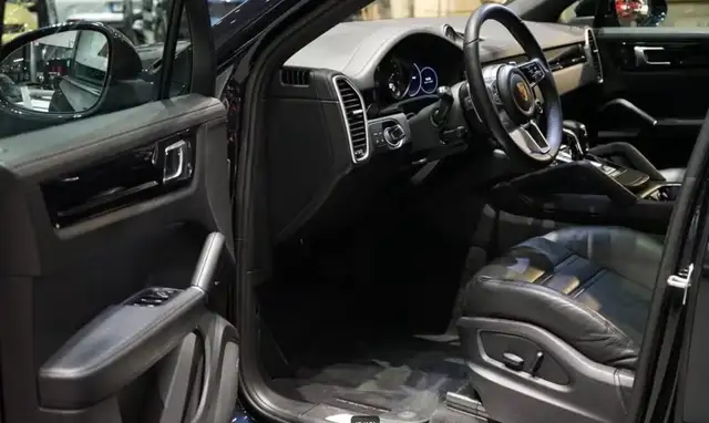 Porsche Cayenne view 7