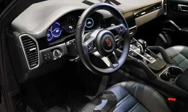 Porsche Cayenne view 8