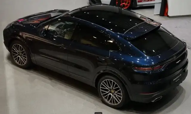 Porsche Cayenne view 3