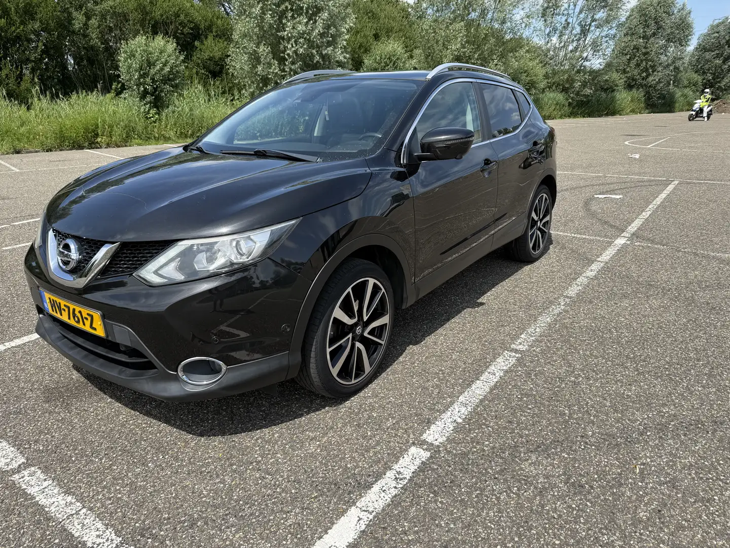 Nissan Qashqai 1.2 Tekna full option Zwart - 1