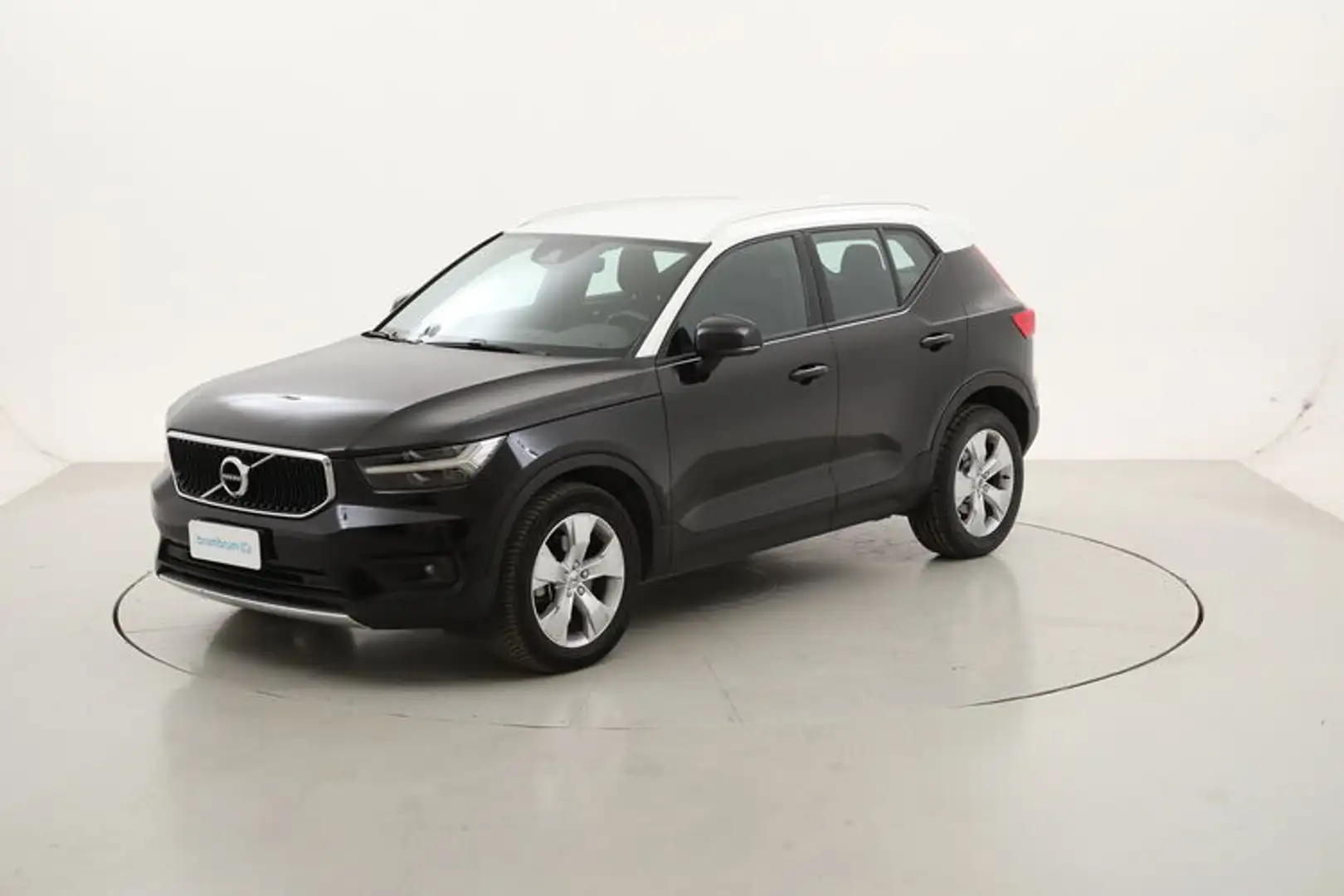 Volvo XC40 B4 Momentum Pro AWD Geartronic 2.0 Mild Hybrid Nero - 1